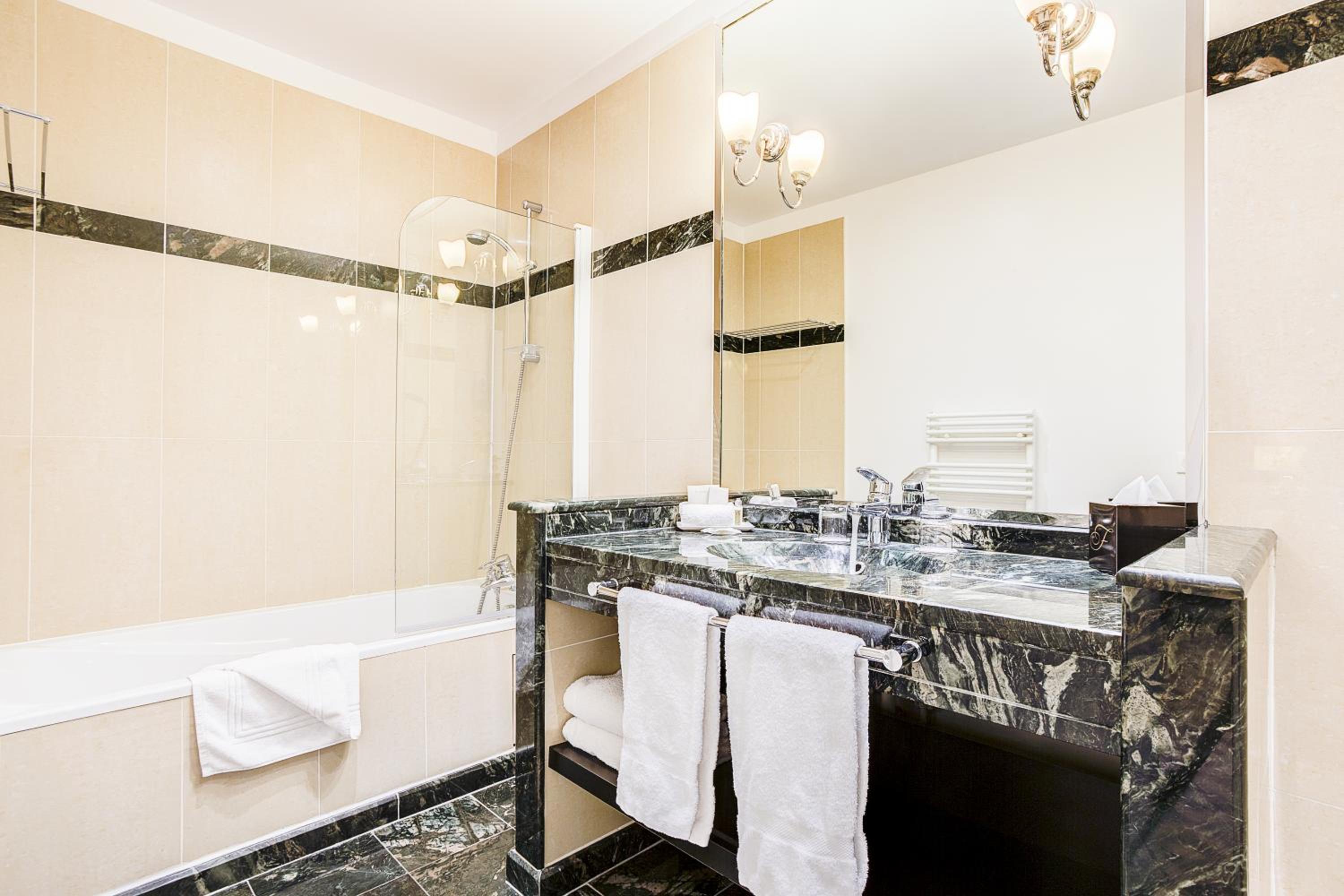 Executive Suite with Champs Elysées View