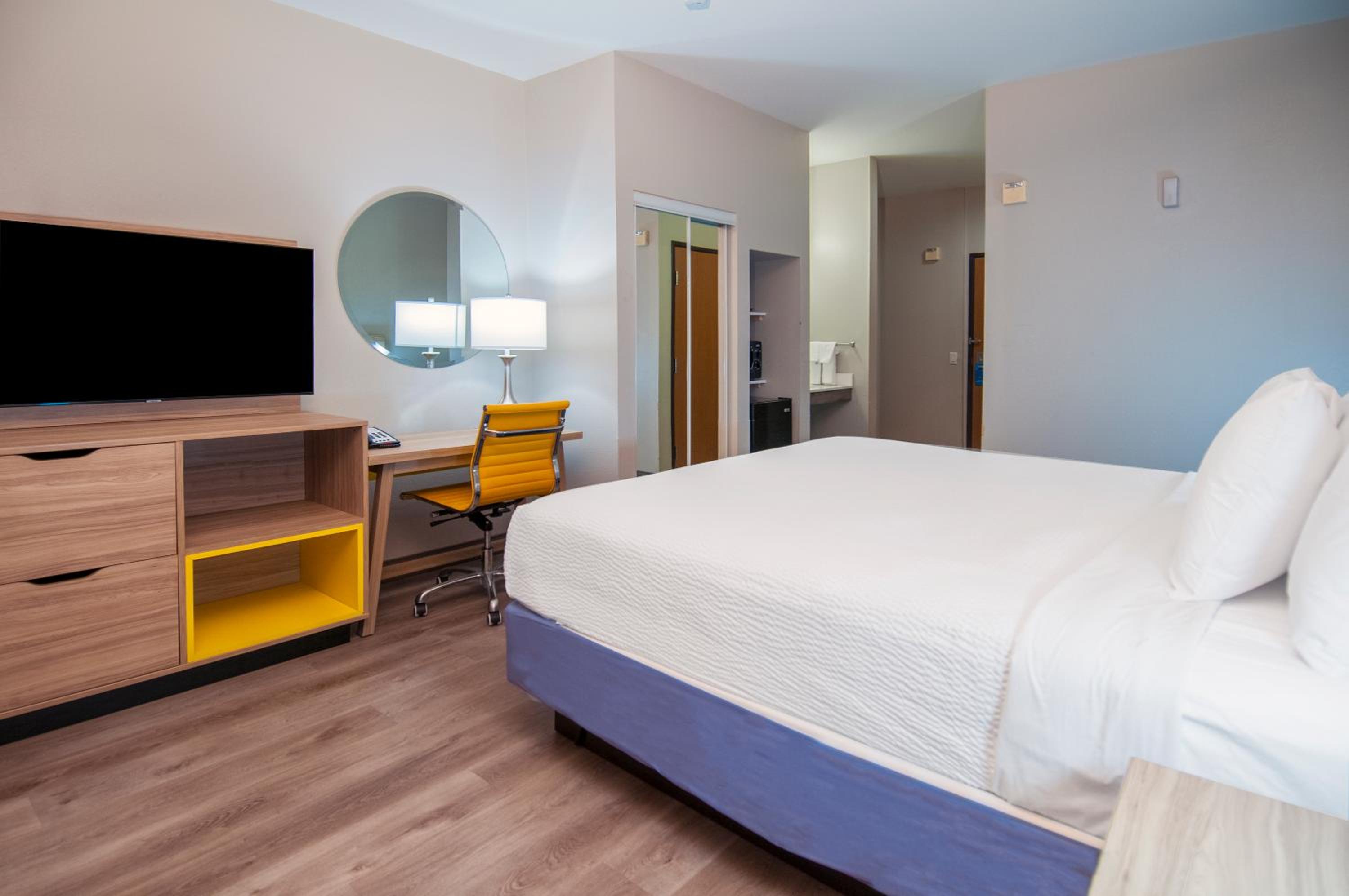 King Room with Bath Tub - Mobility Accessible/Non-Smoking - Photo 1