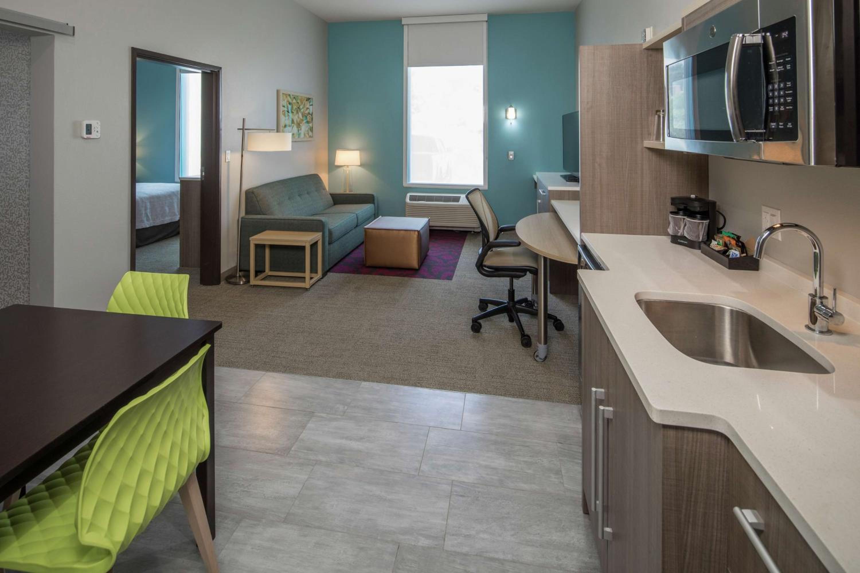 King Suite - Mobility Access/Non-Smoking