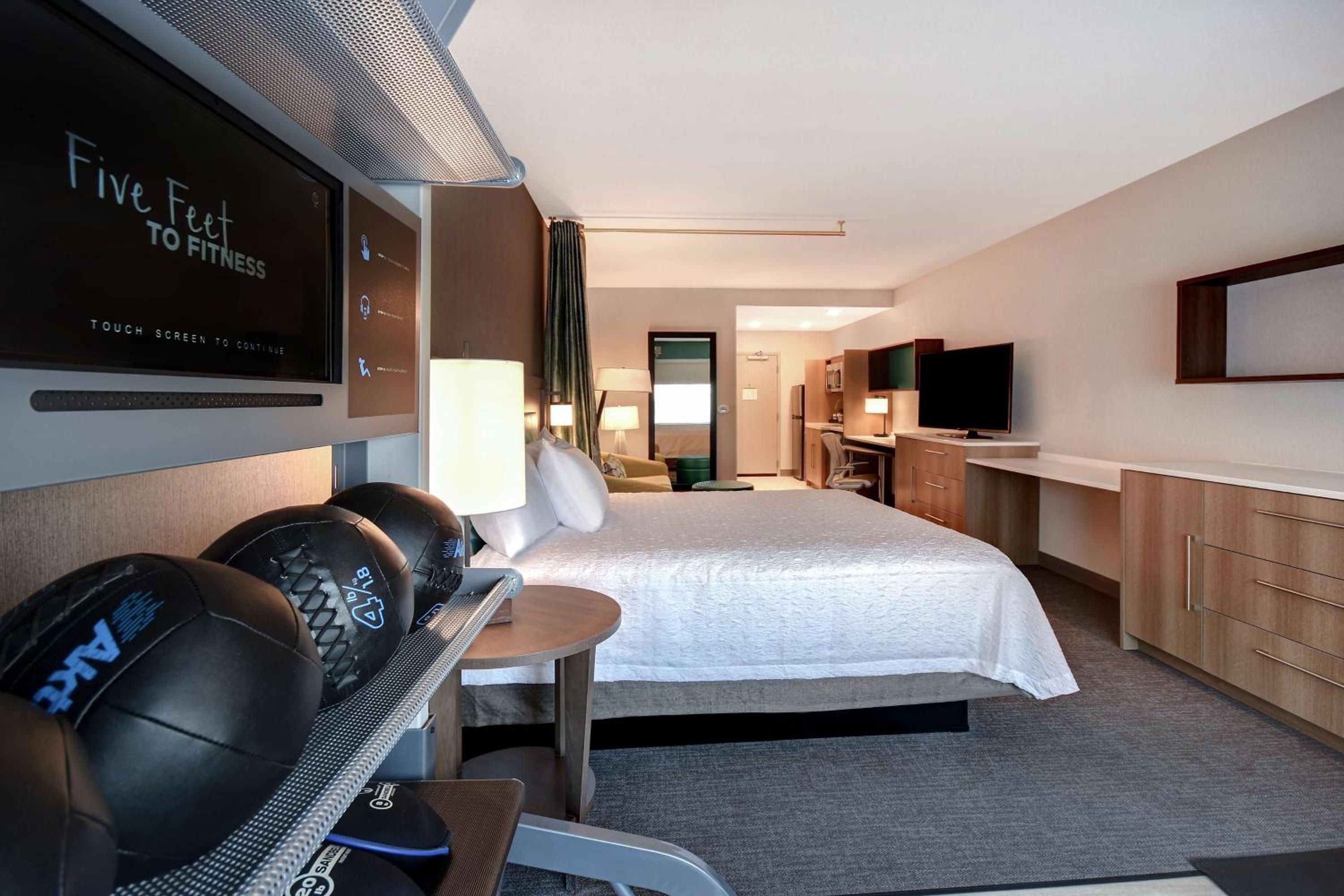 King Studio Suite - Non-Smoking - Photo 3