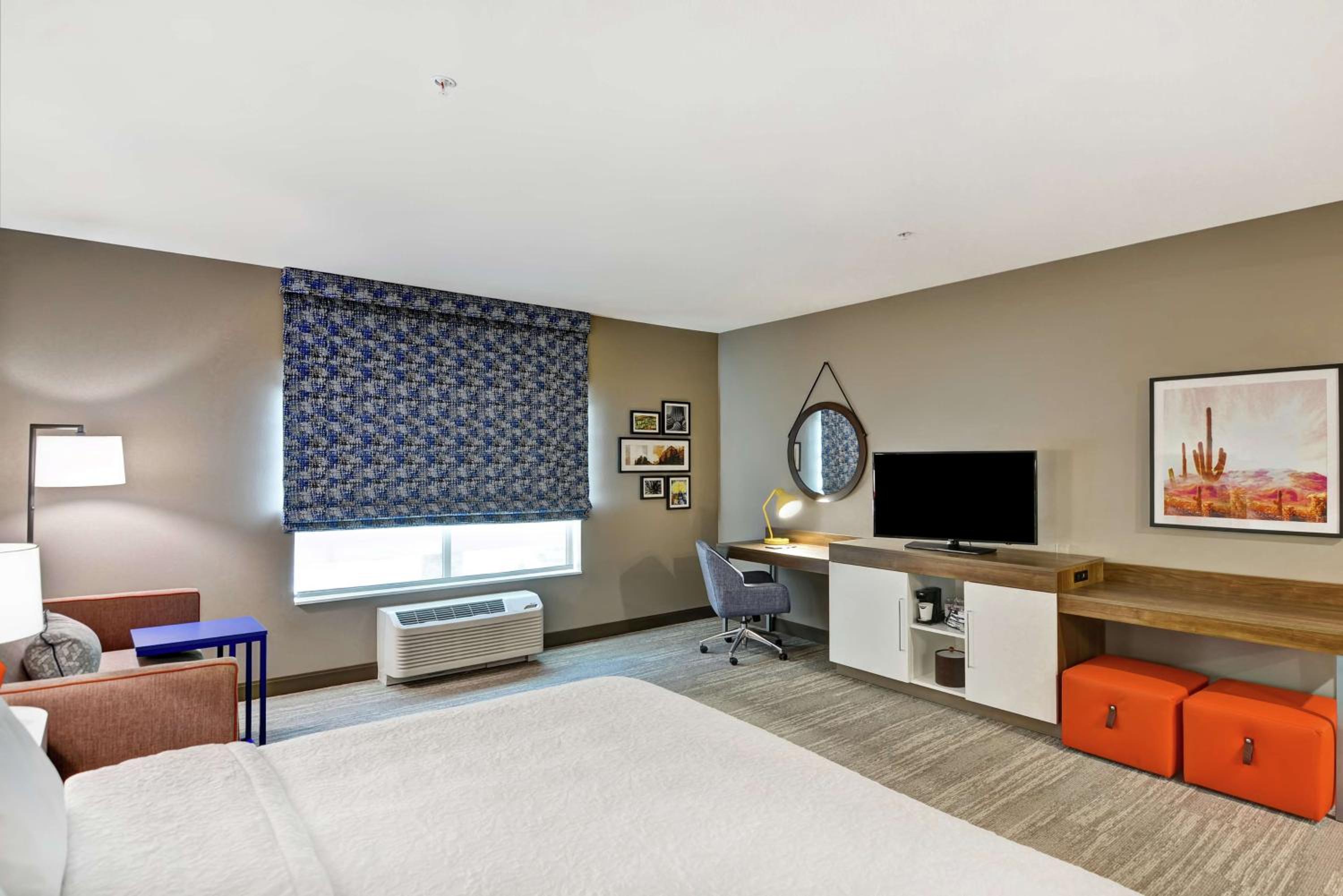King Room with Sofa Bed - Non-Smoking photo 1