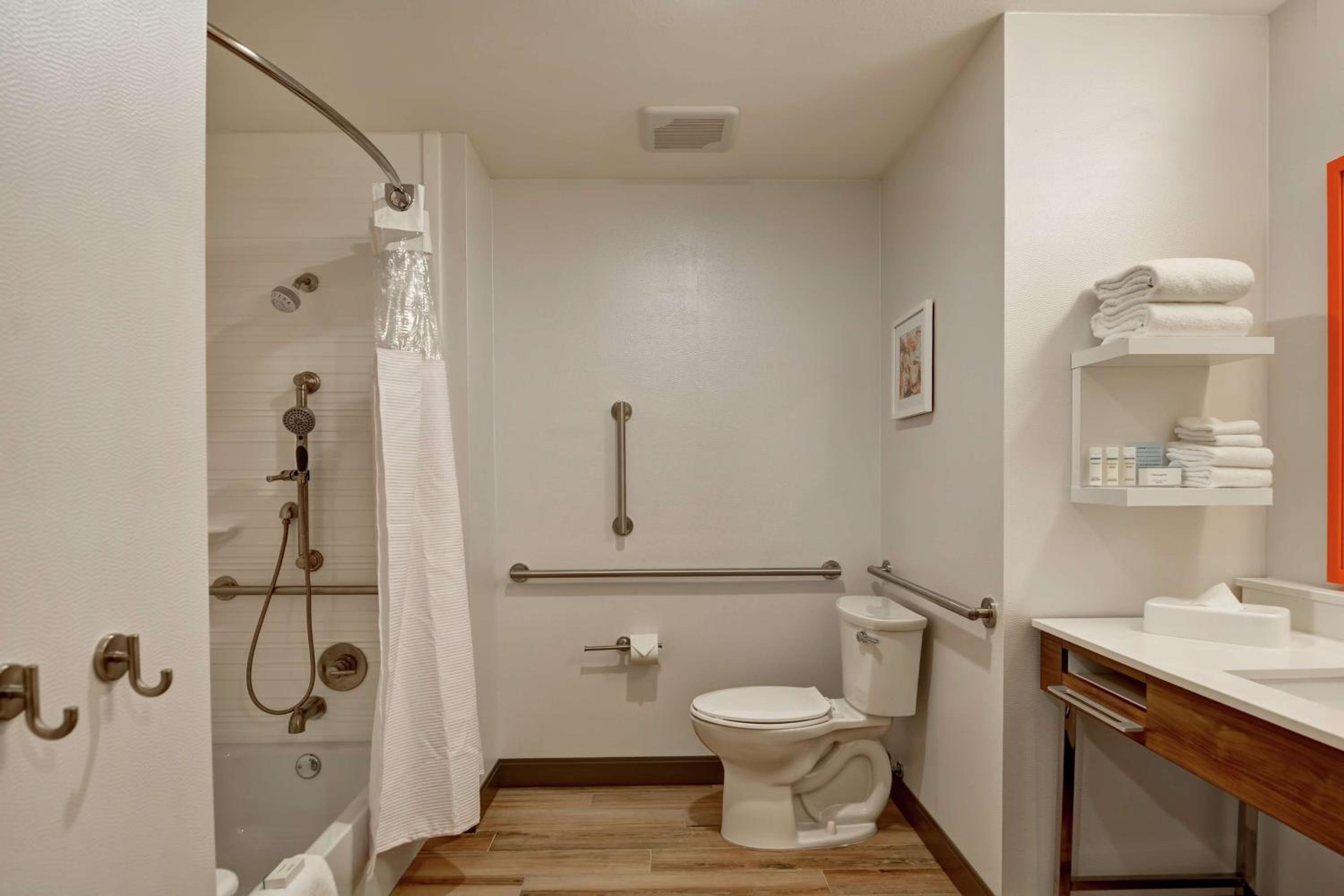 King Room - Mobility Access/Non-Smoking photo 3