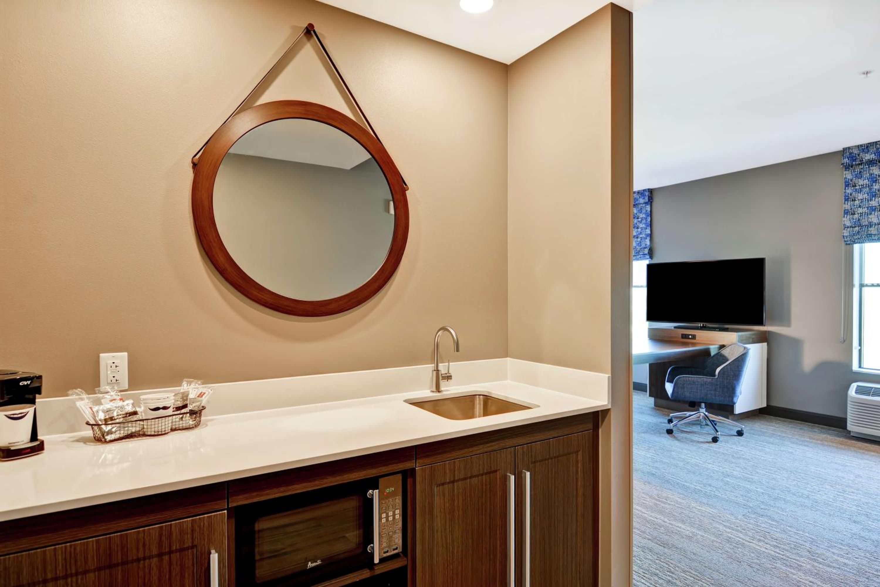 King Studio Suite - Non Smoking photo 2