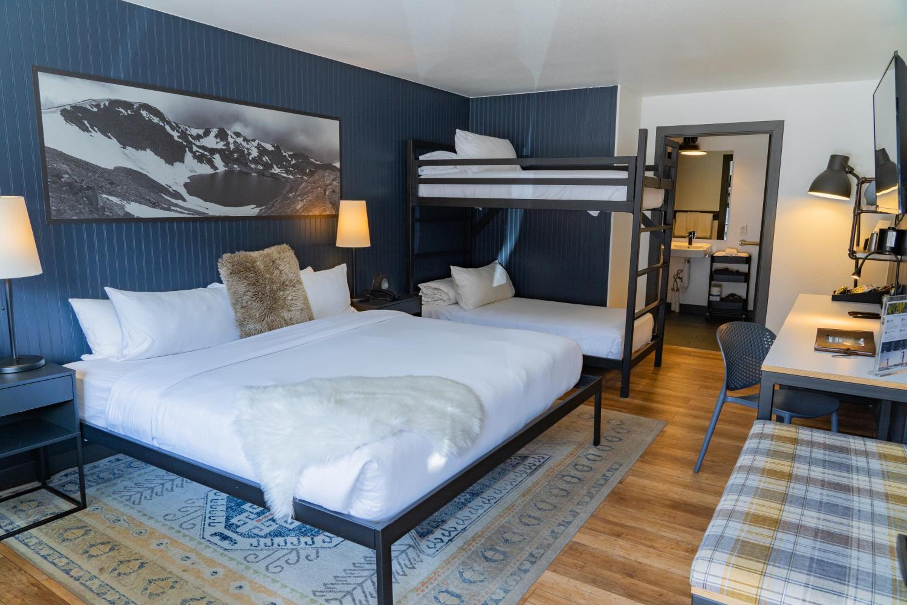 Deluxe King + Twin Bunks