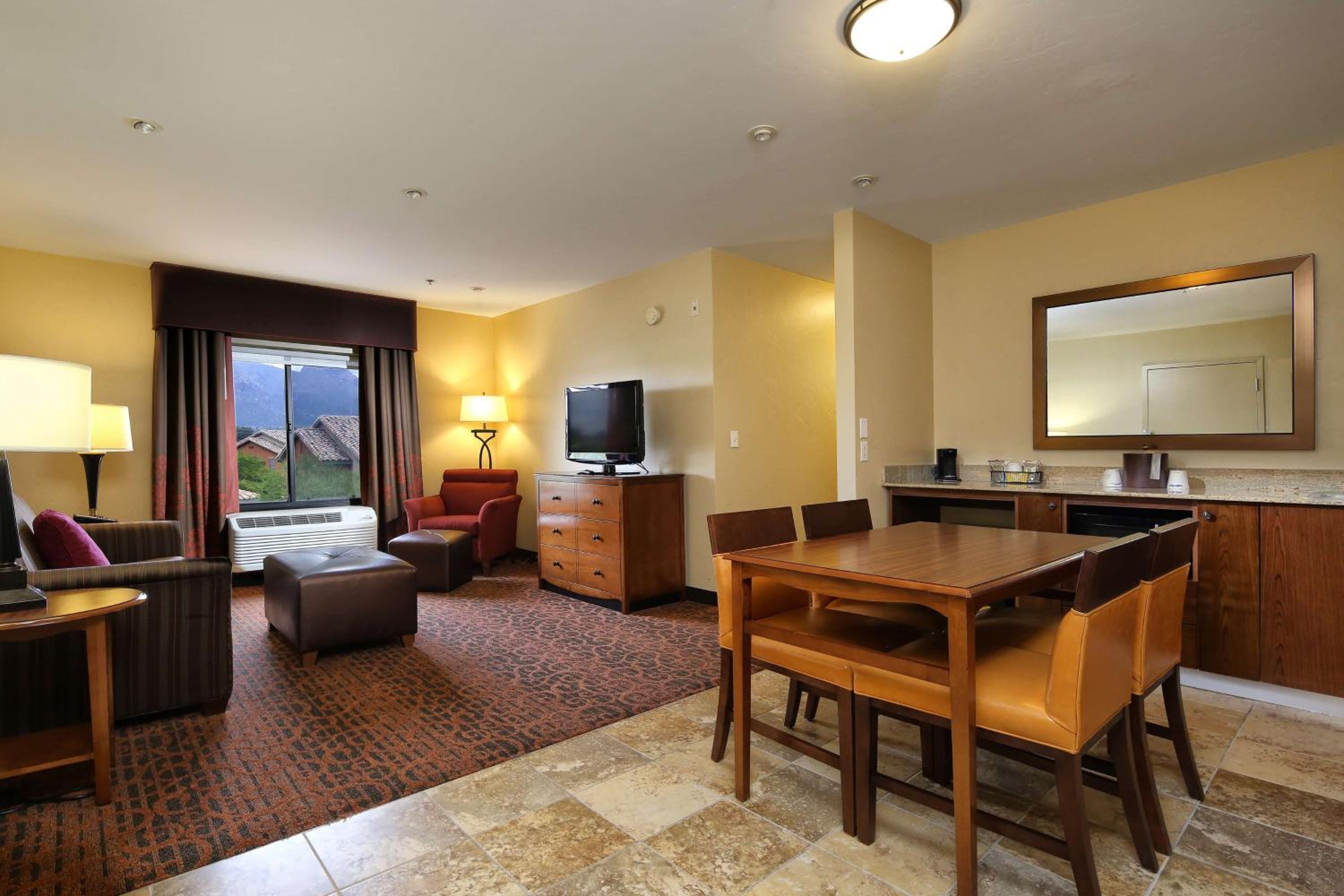 King Suite with Kitchen - Non-Smoking - Photo 1