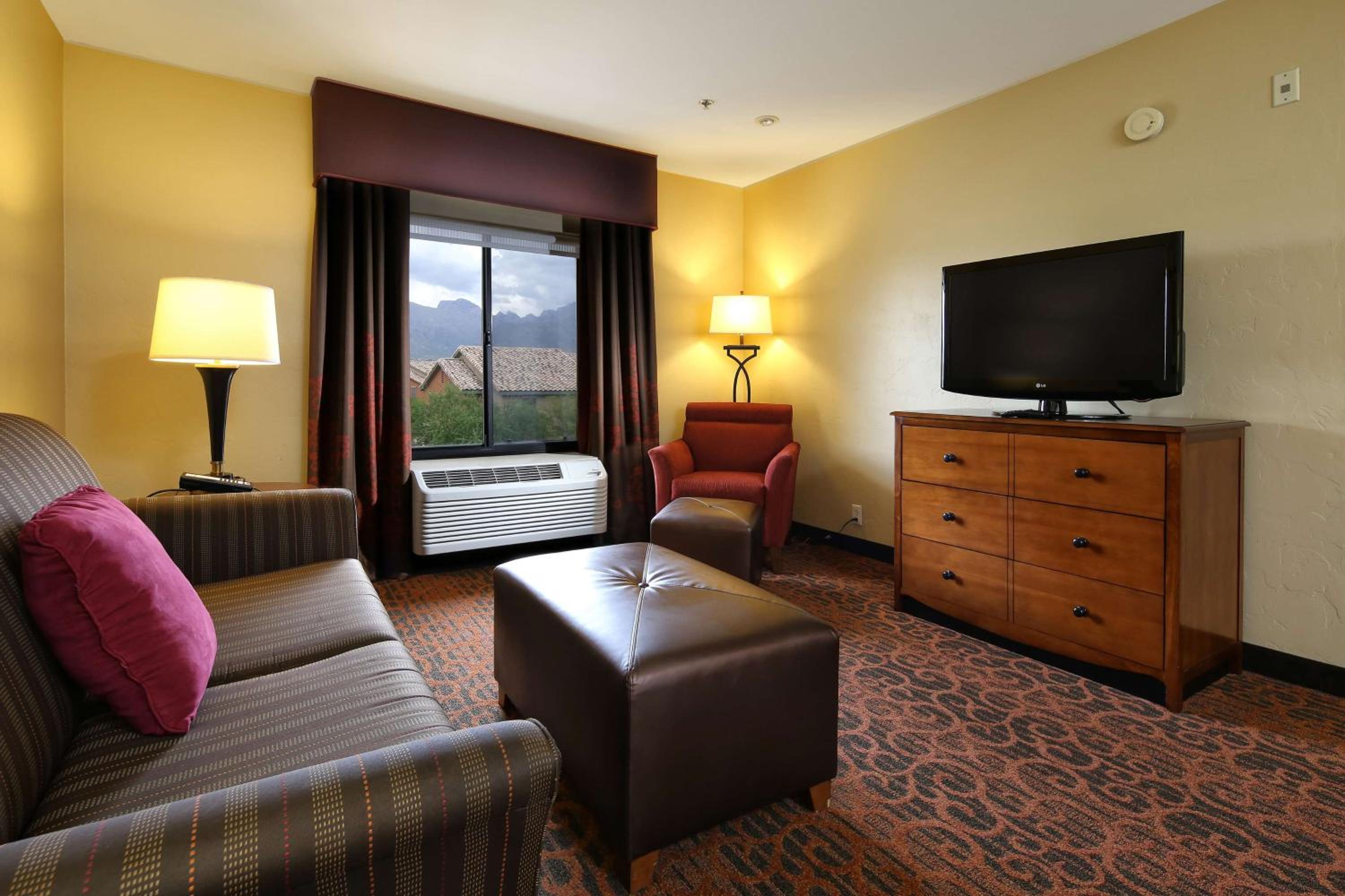 King Suite with Kitchen - Non-Smoking - Photo 5