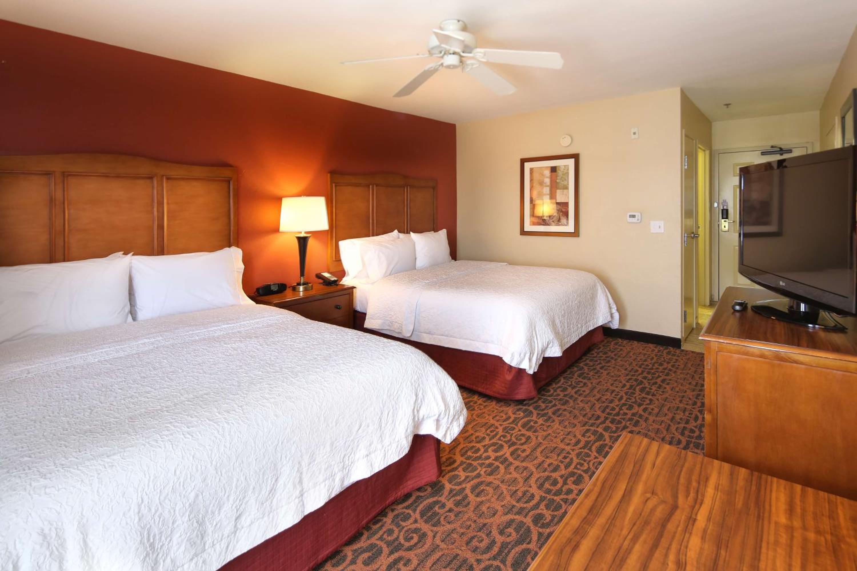 Room with Two Queen Beds - Non-Smoking - Photo 1
