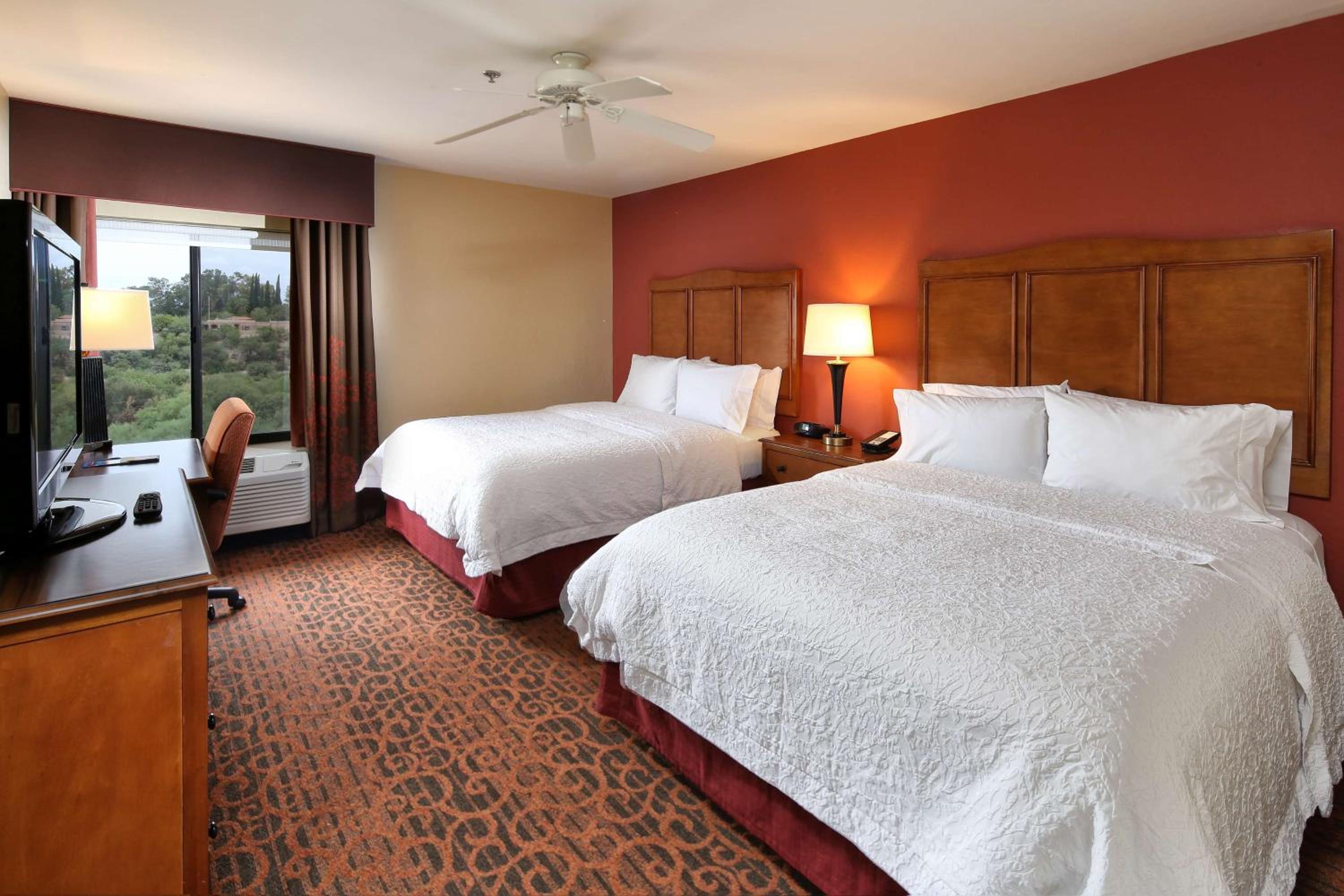 Room with Two Queen Beds - Non-Smoking - Photo 4