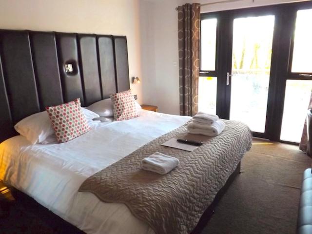 King or Triple with Loch View Pet Friendly