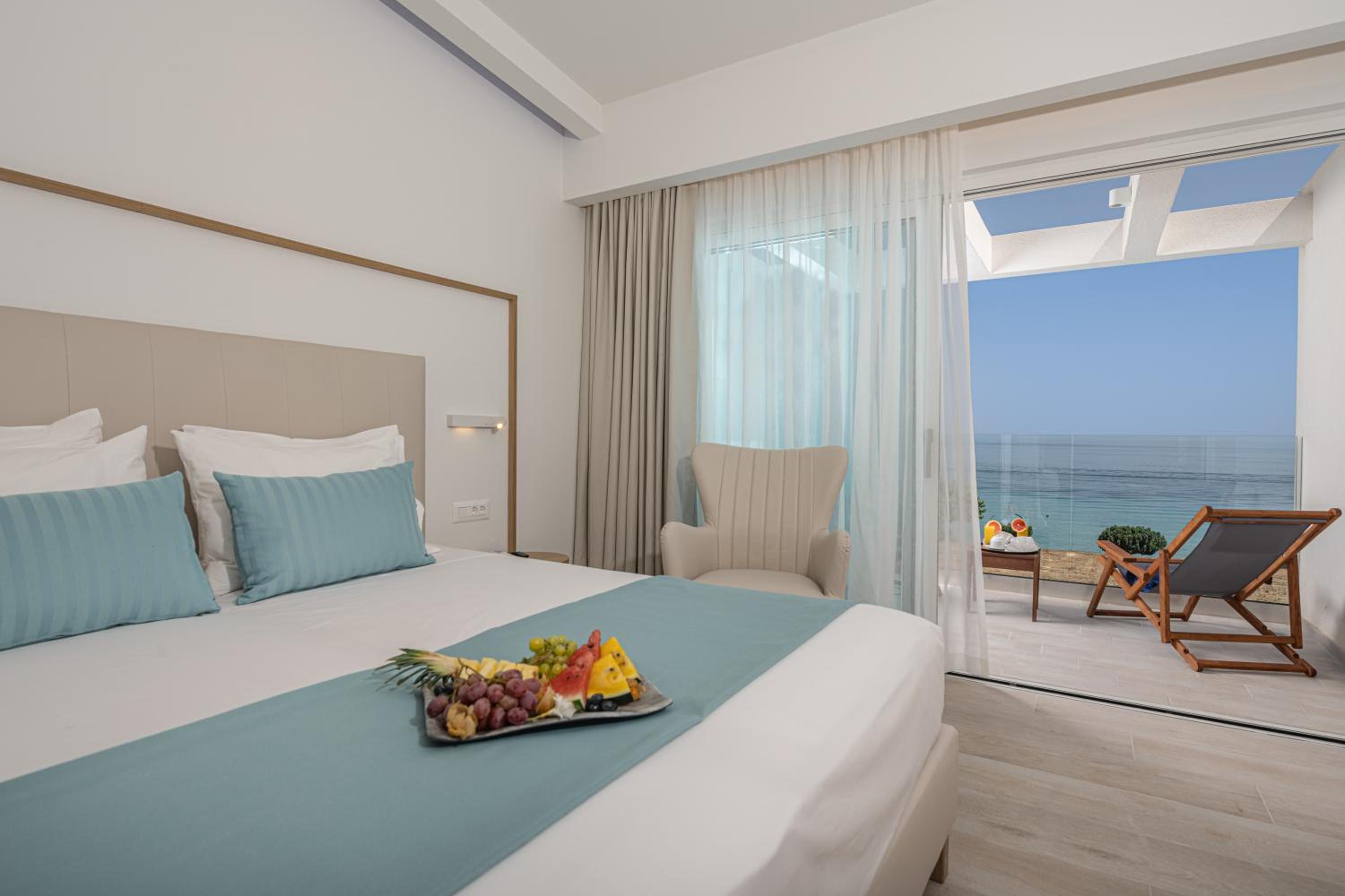 Deluxe Double or Twin Room with Sundeck and Seaview