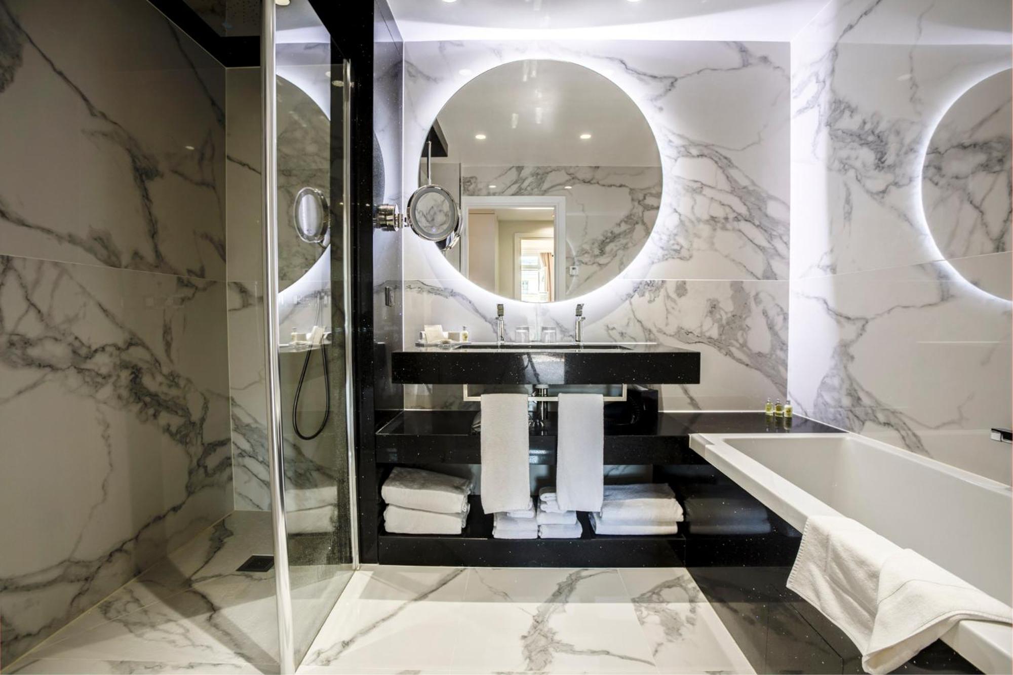 One-Bedroom Executive Suite with Champs Elysées View