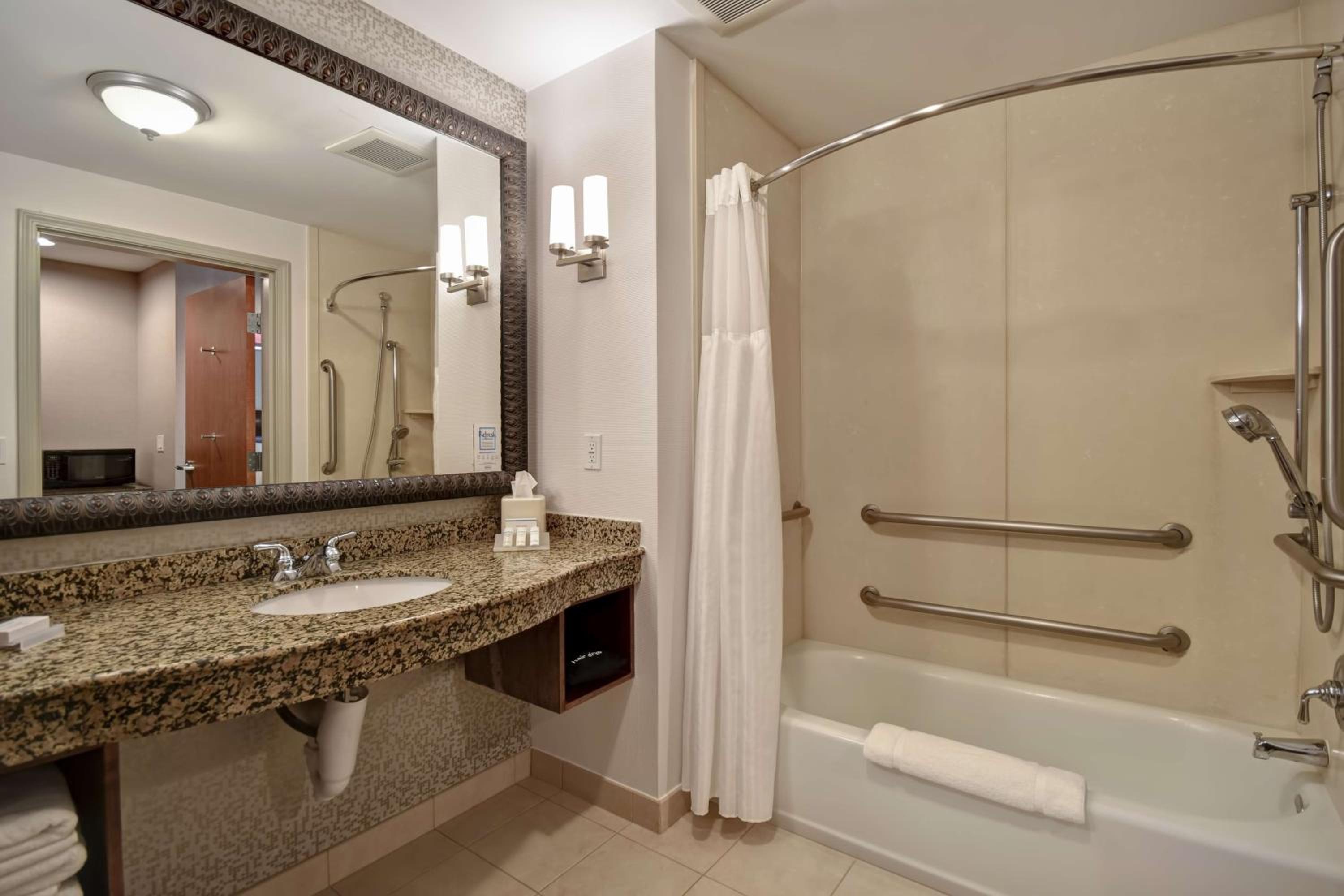 Queen Room with Two Queen Beds - Mobility and Hearing Access - Photo 6