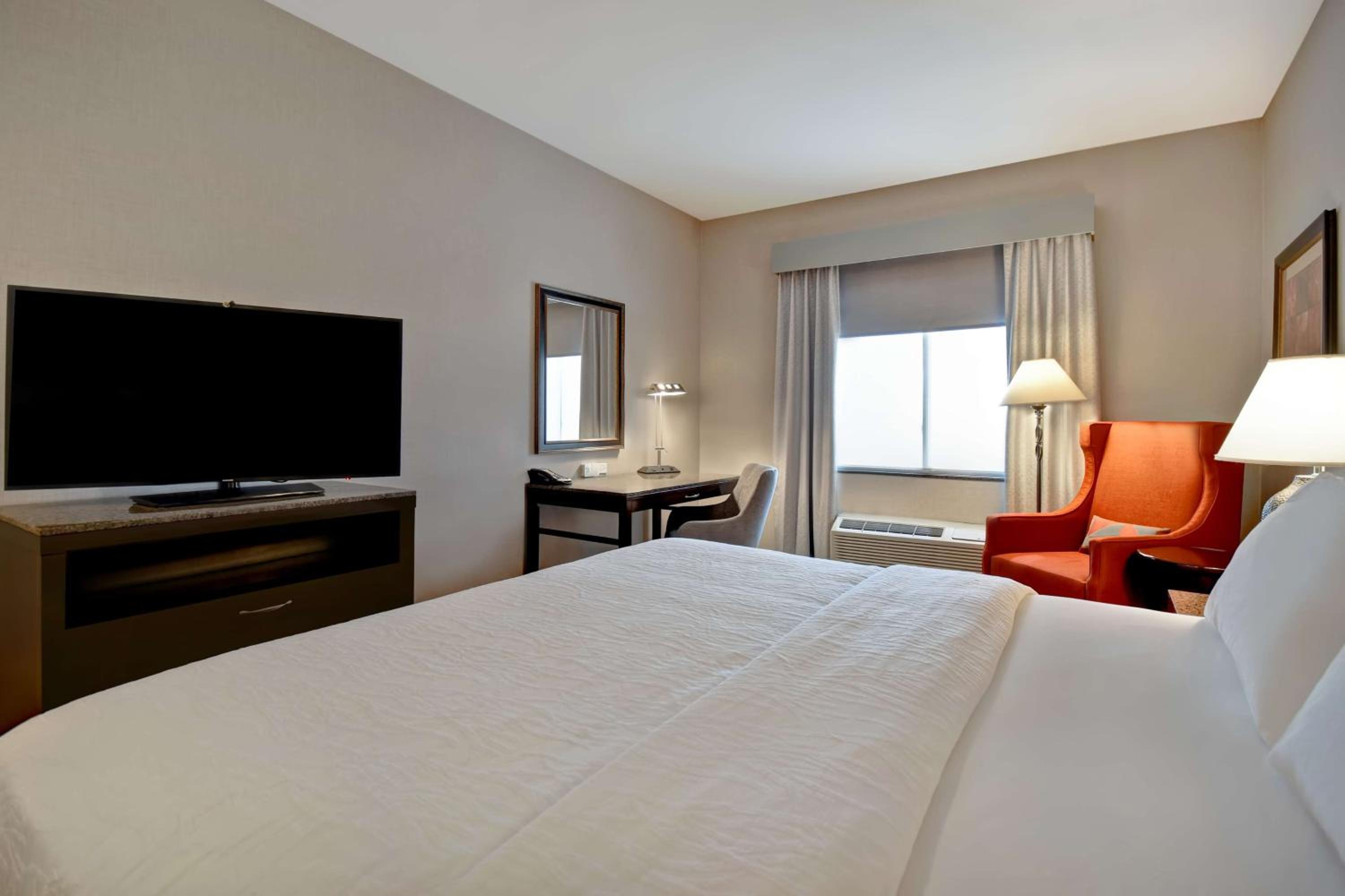 Deluxe King Room - Photo 7