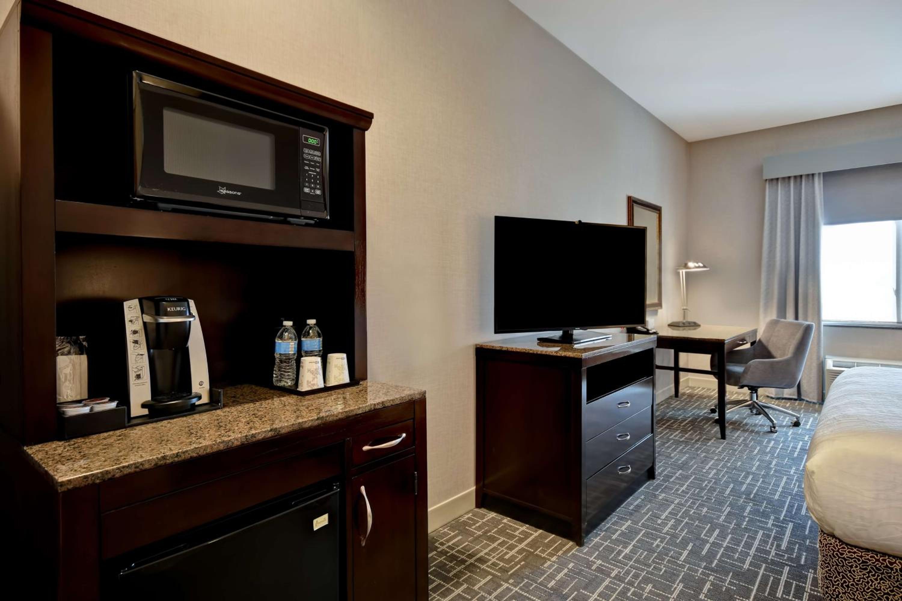 Deluxe King Room - Photo 6