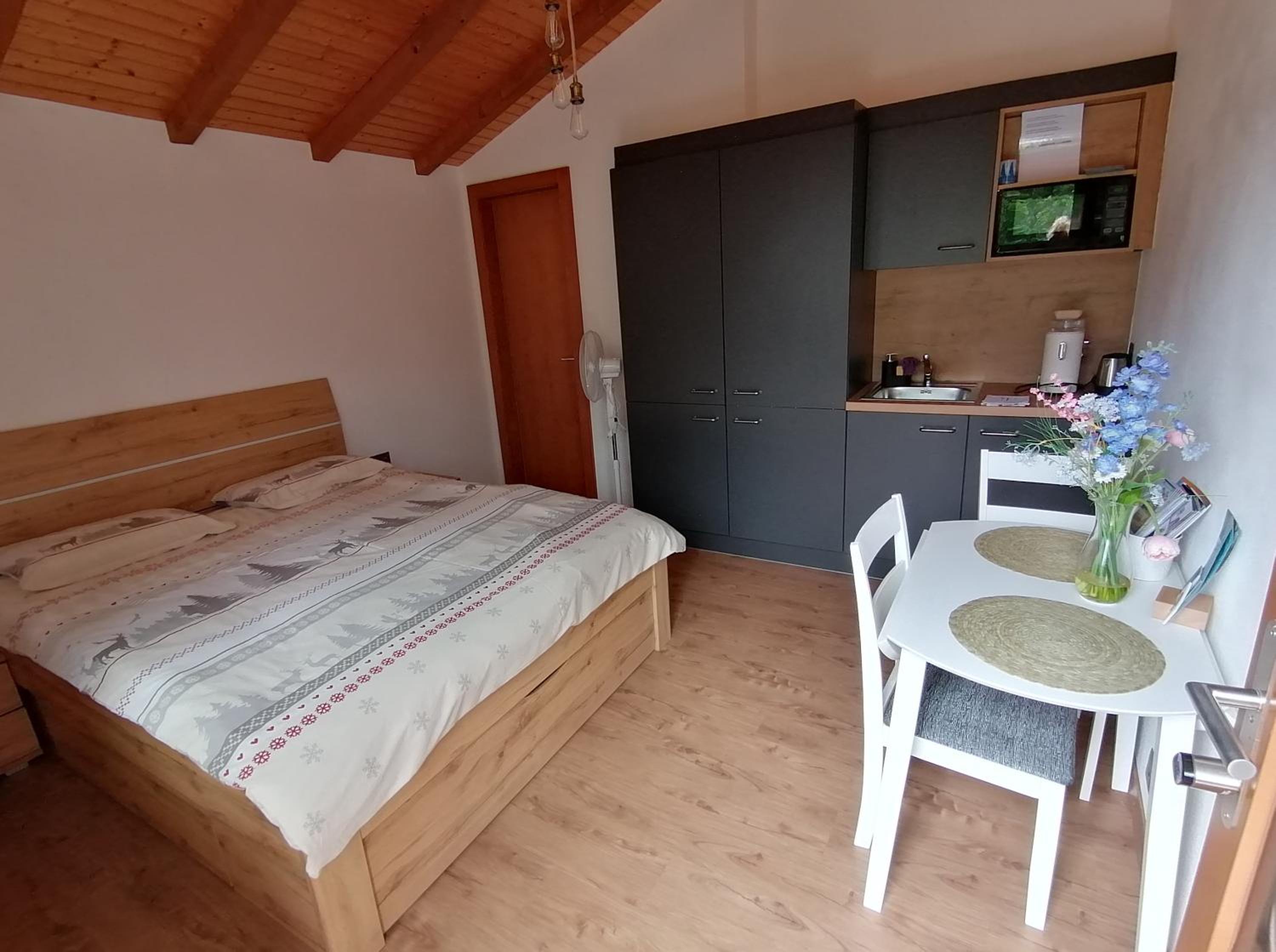 Double Room with Private External Bathroom photo 2
