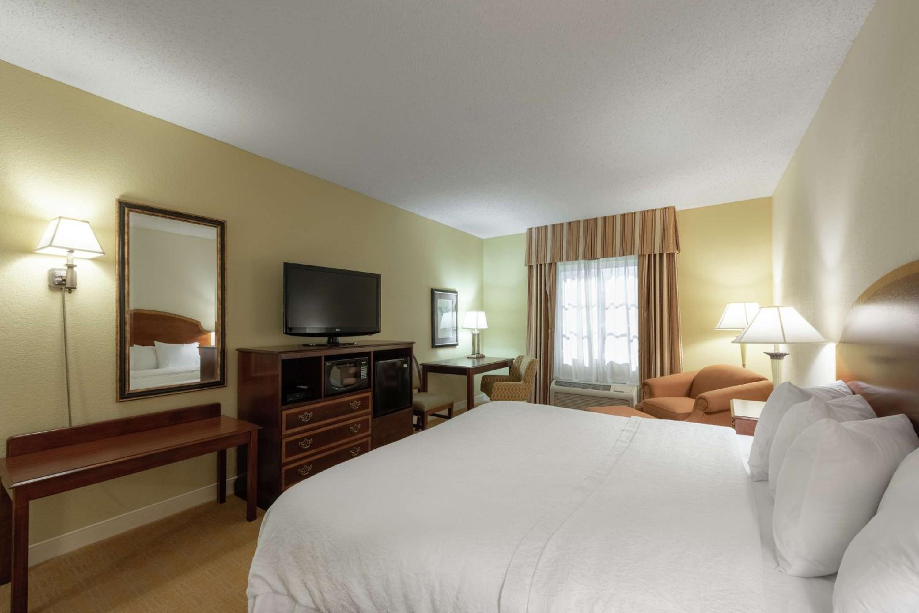 King Room with Accessible Tub - Mobility and Hearing Access/Non-Smoking