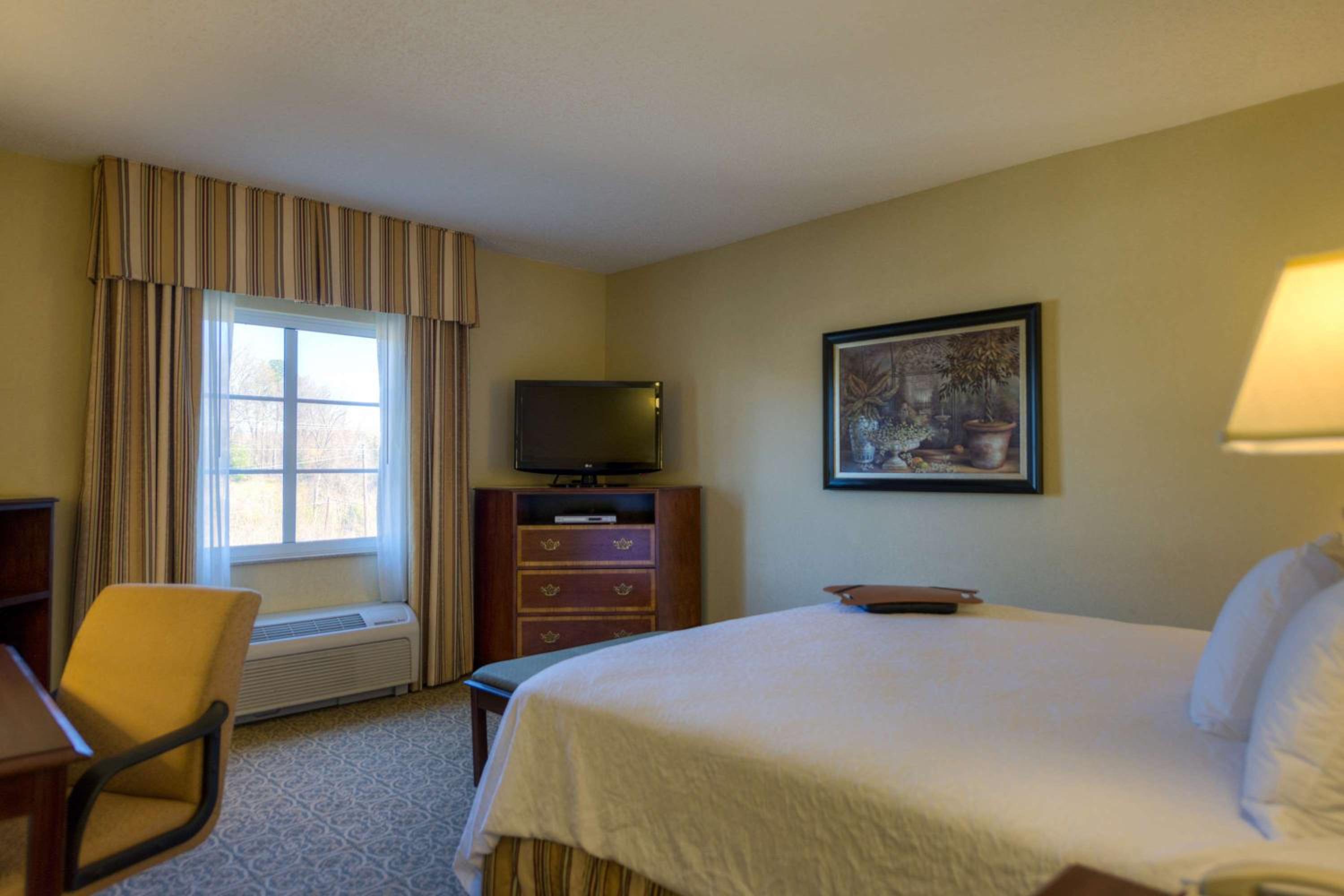 King Room with King Bed - Non-Smoking photo 2