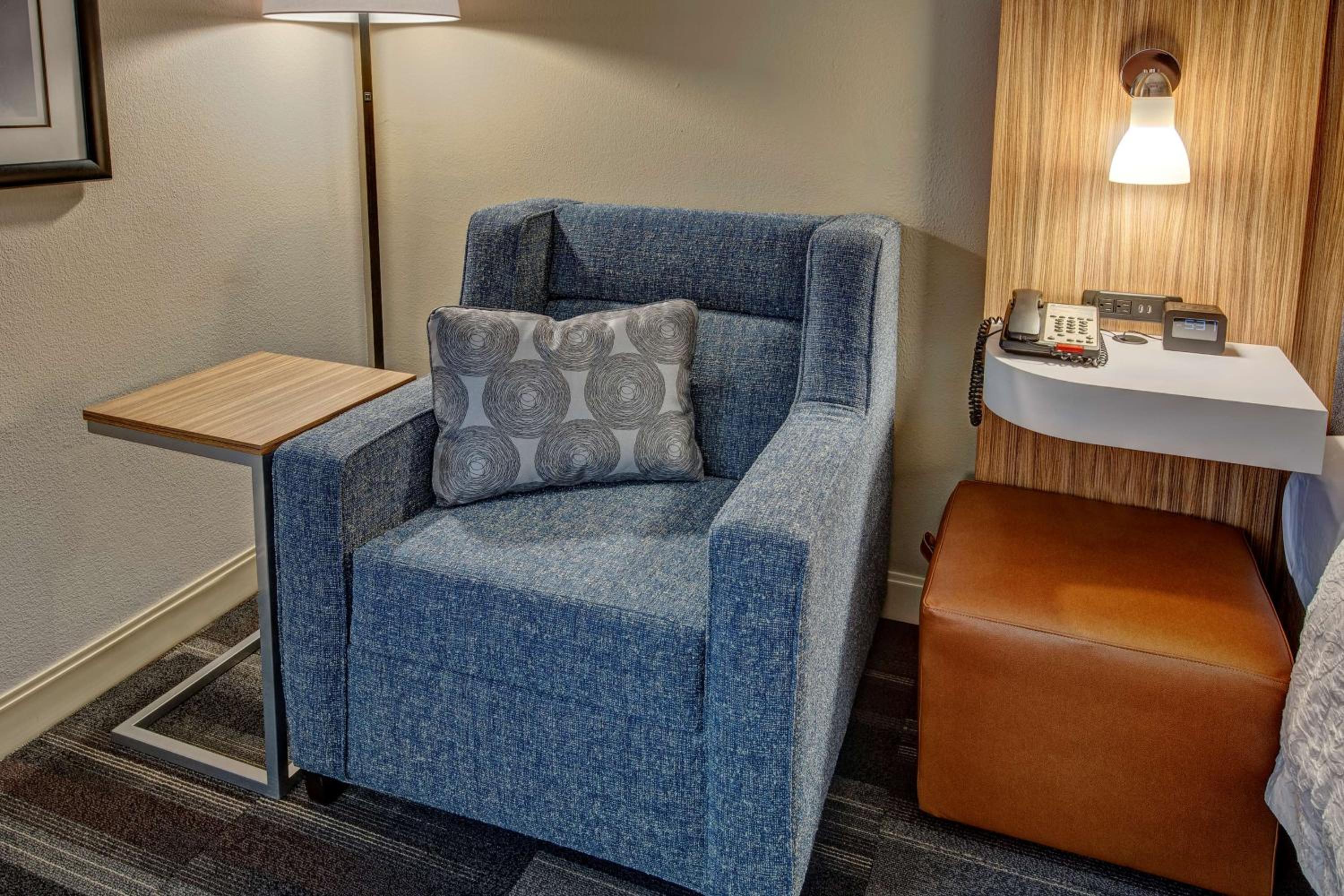 King Room with Accessible Tub - Mobility and Hearing Access/Non-Smoking - Photo 1