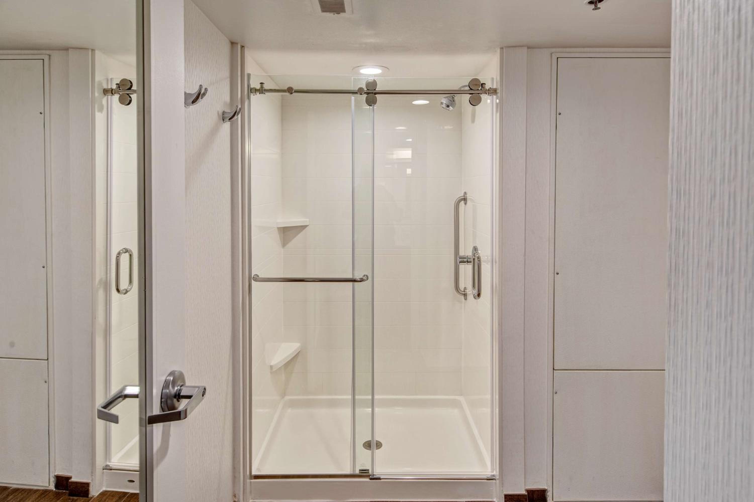 One-Bedroom King Suite - Non-Smoking - Photo 6
