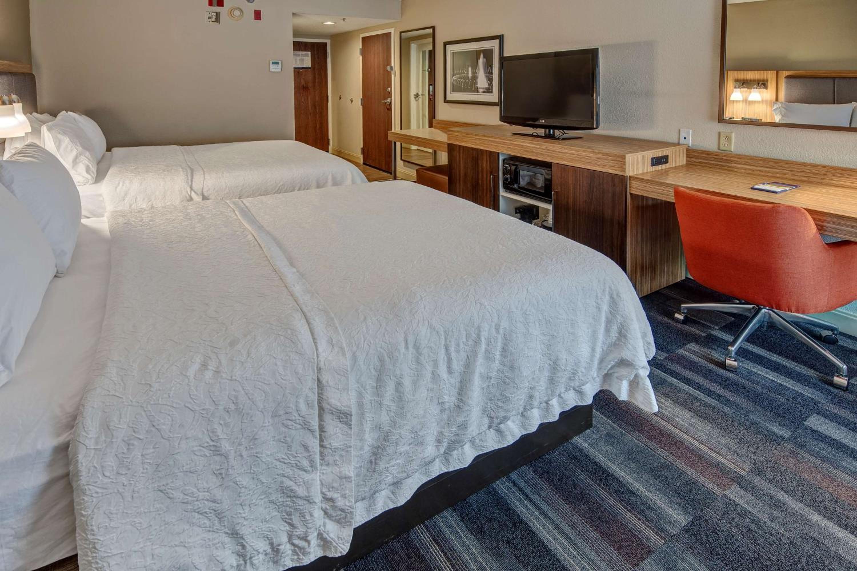 Queen Room with Two Queen Beds - Hearing Access/Non-Smoking - Photo 4