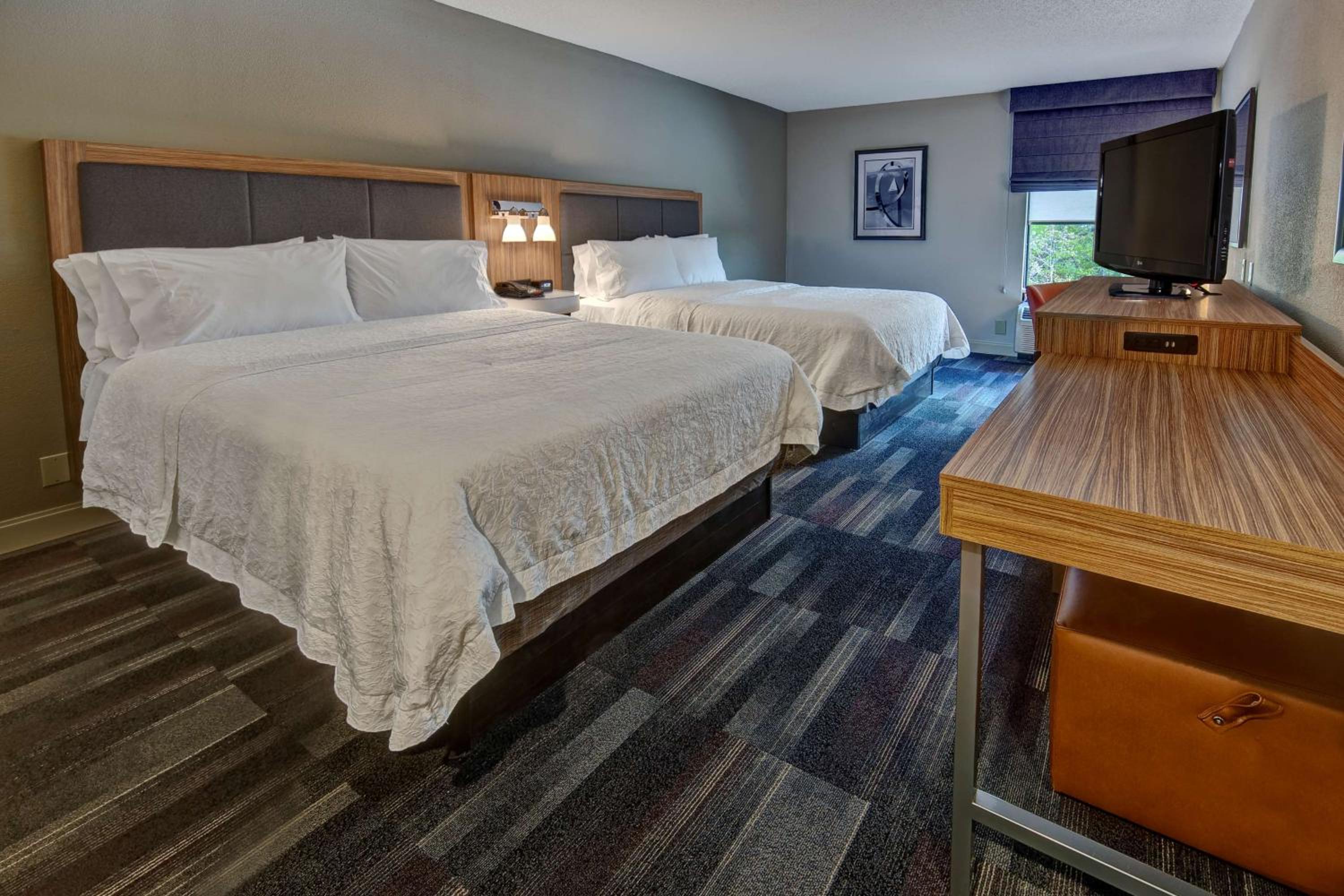 Room with Two Queen Beds - Non-Smoking - Photo 2