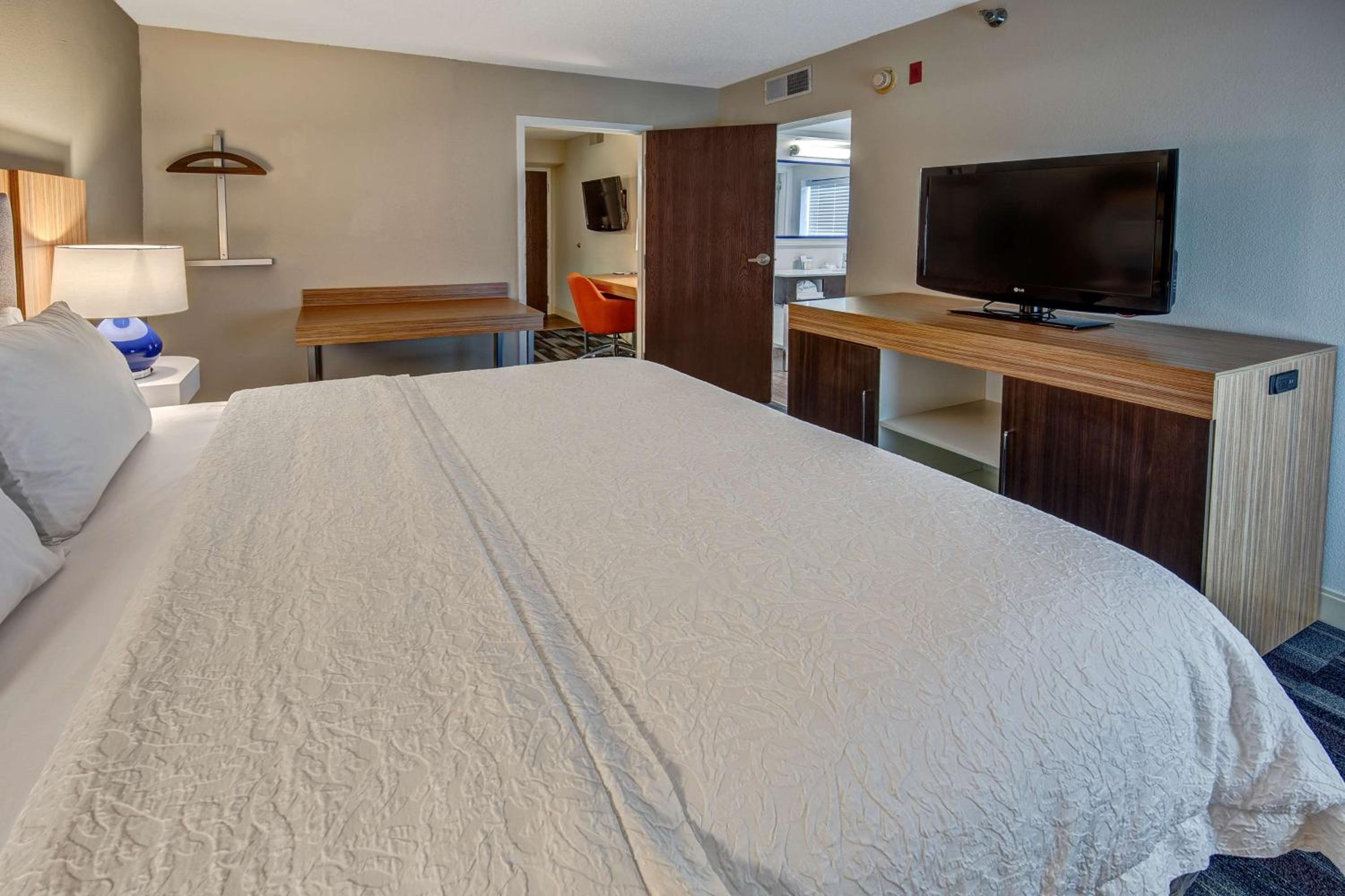 One-Bedroom King Suite - Non-Smoking - Photo 5