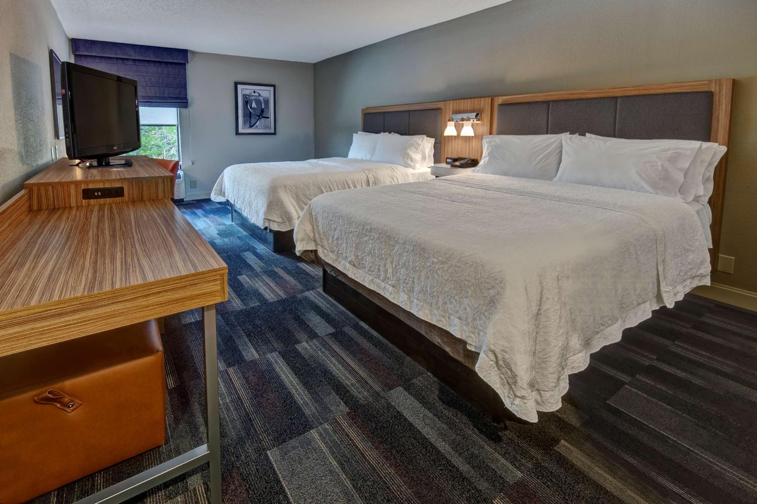 Queen Room with Two Queen Beds - Hearing Access/Non-Smoking - Photo 2