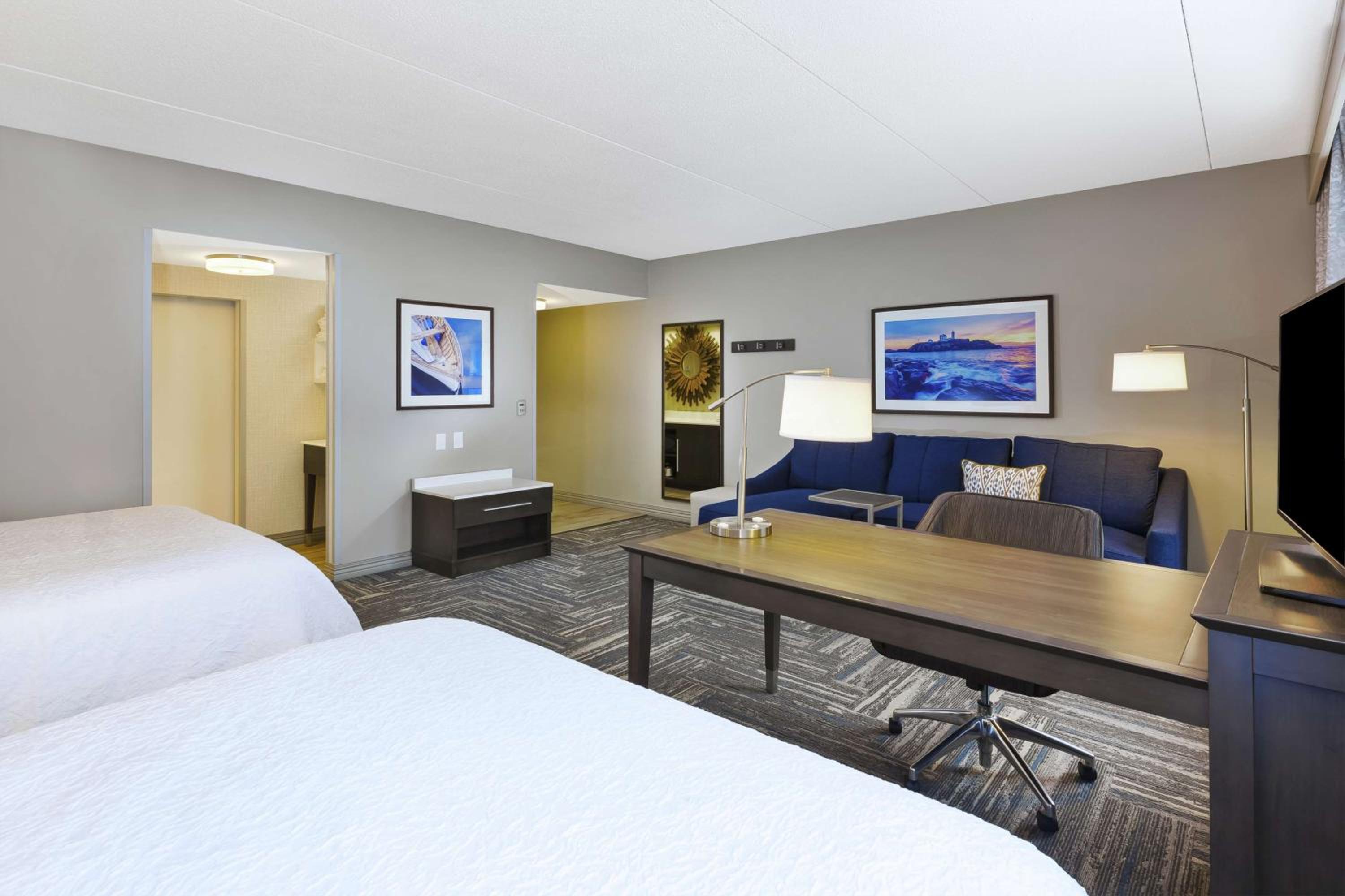 Queen Studio Suite with Two Queen Beds - Non-Smoking photo 3