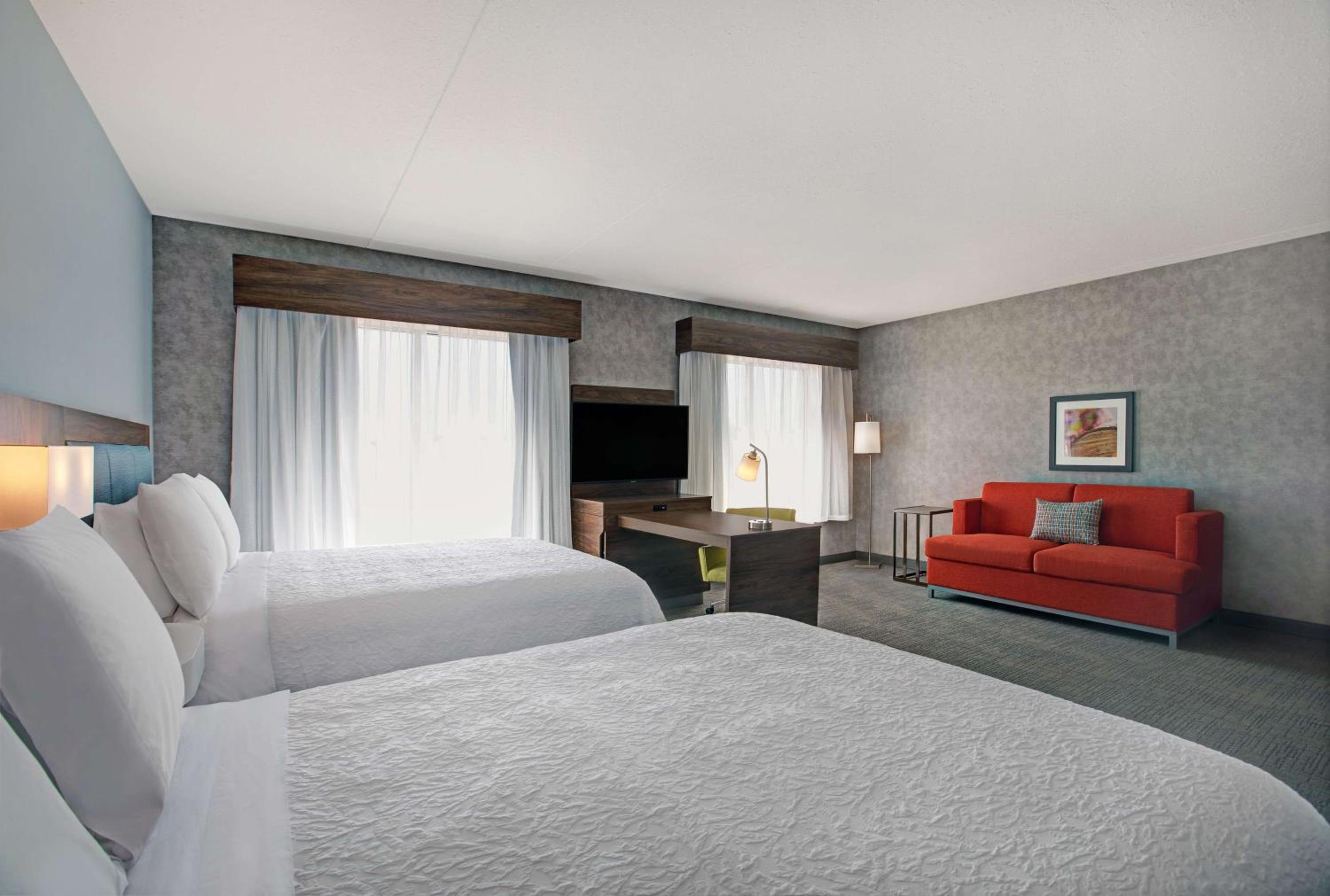Queen Studio Suite with Two Queen Beds - Non-Smoking - Photo 2