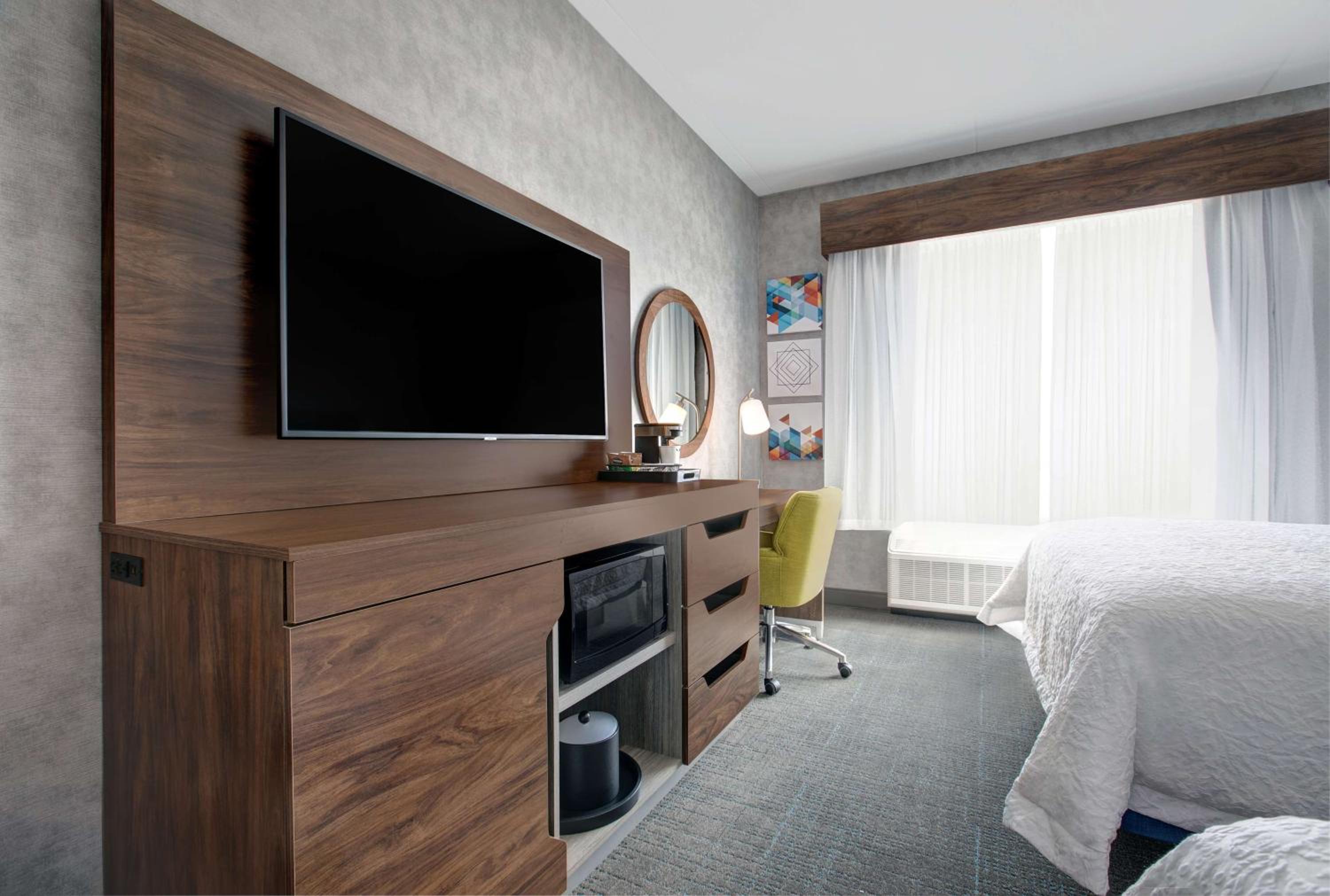 Queen Room with Two Queen Beds - Photo 6