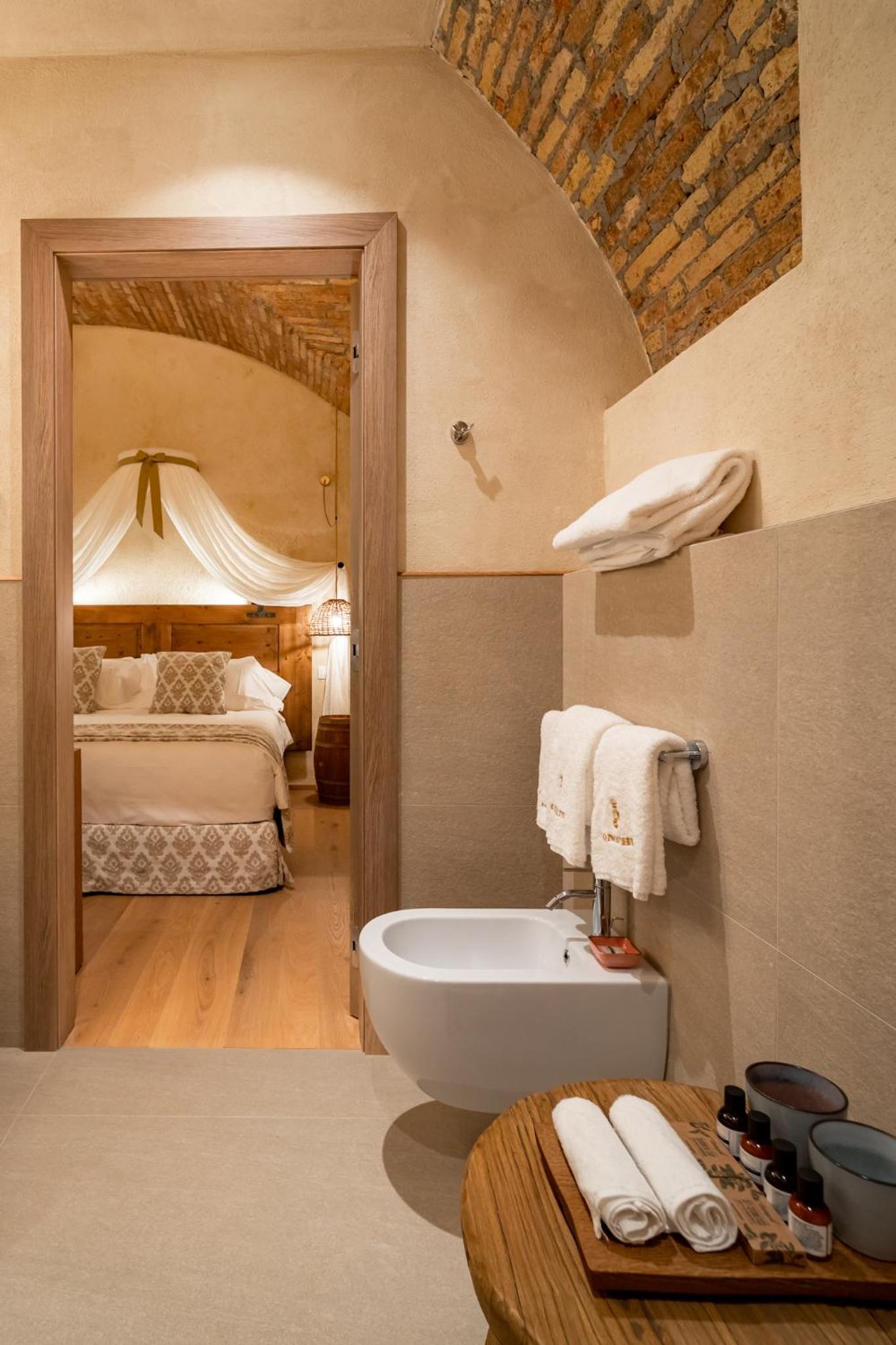 Double or Twin Room with Terrace - Photo 3