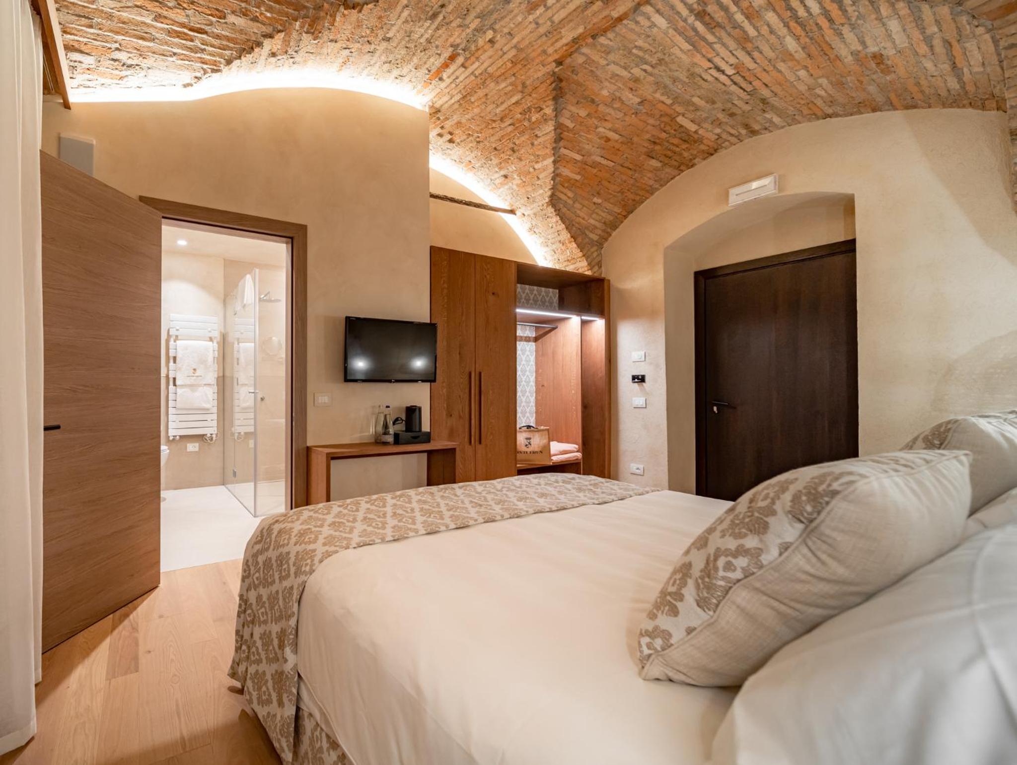 Double or Twin Room with Terrace - Photo 2
