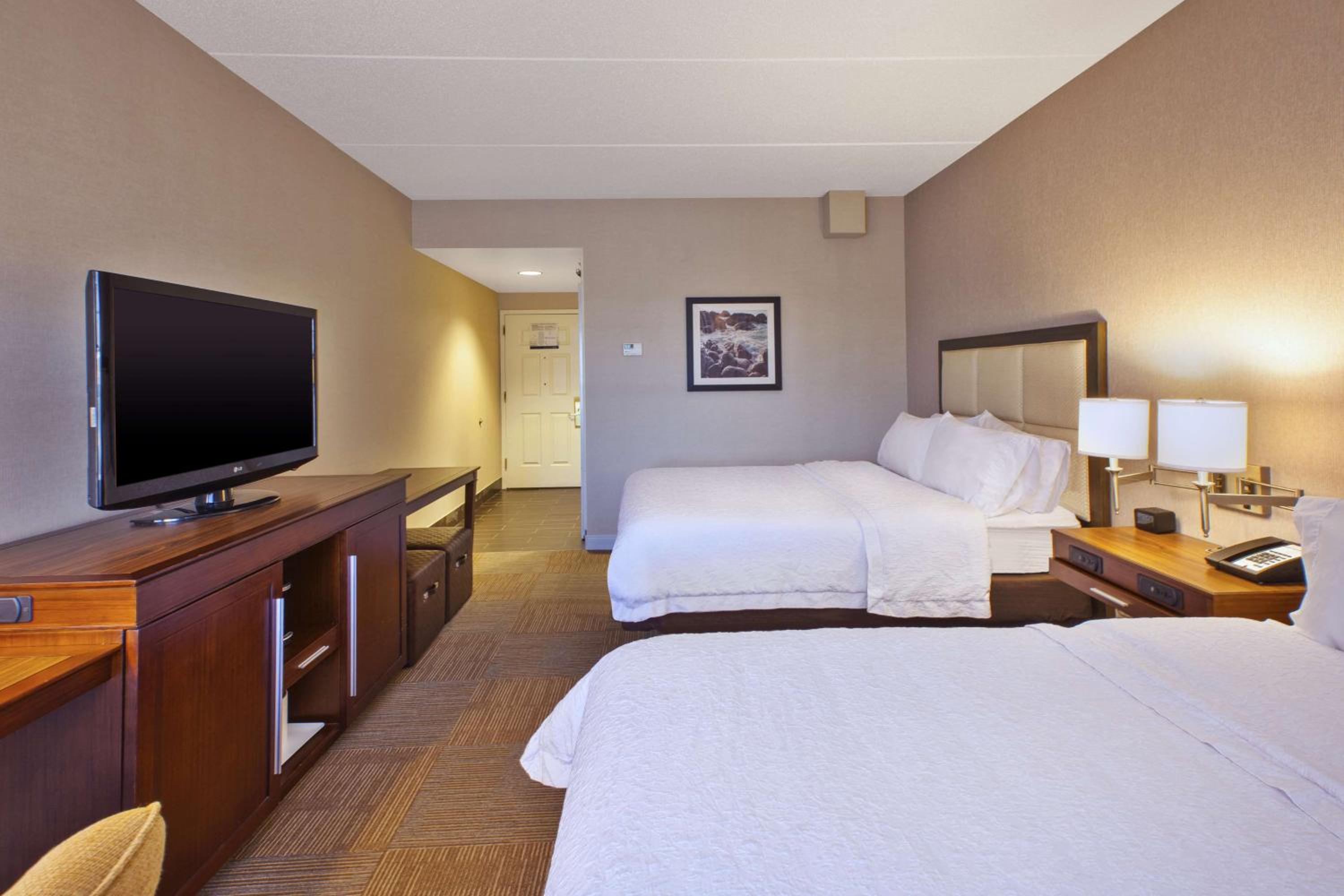 Room with Two Queen Beds - Non-Smoking - Photo 2