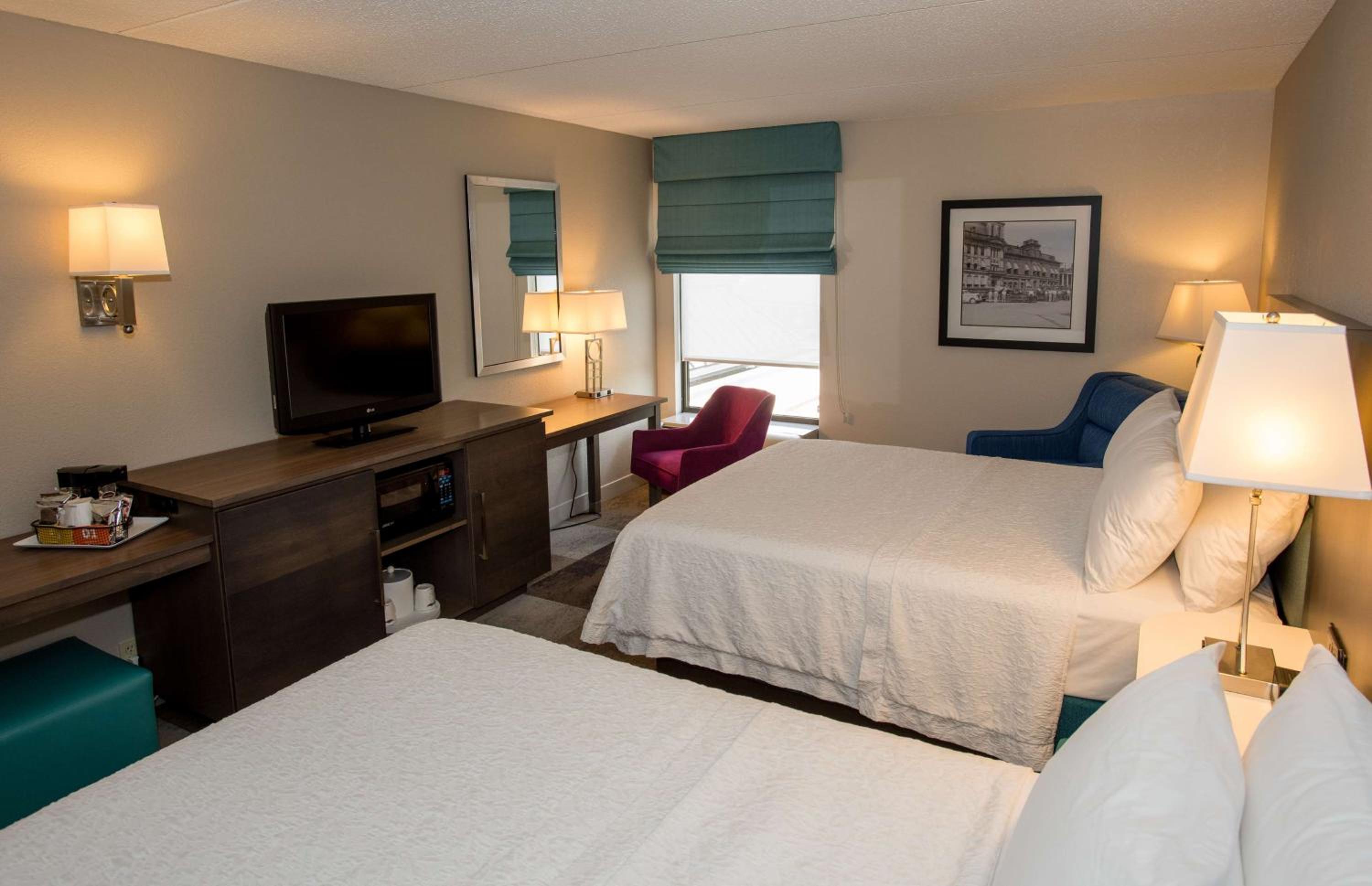 Room with Two Queen Beds - Non-Smoking photo 3