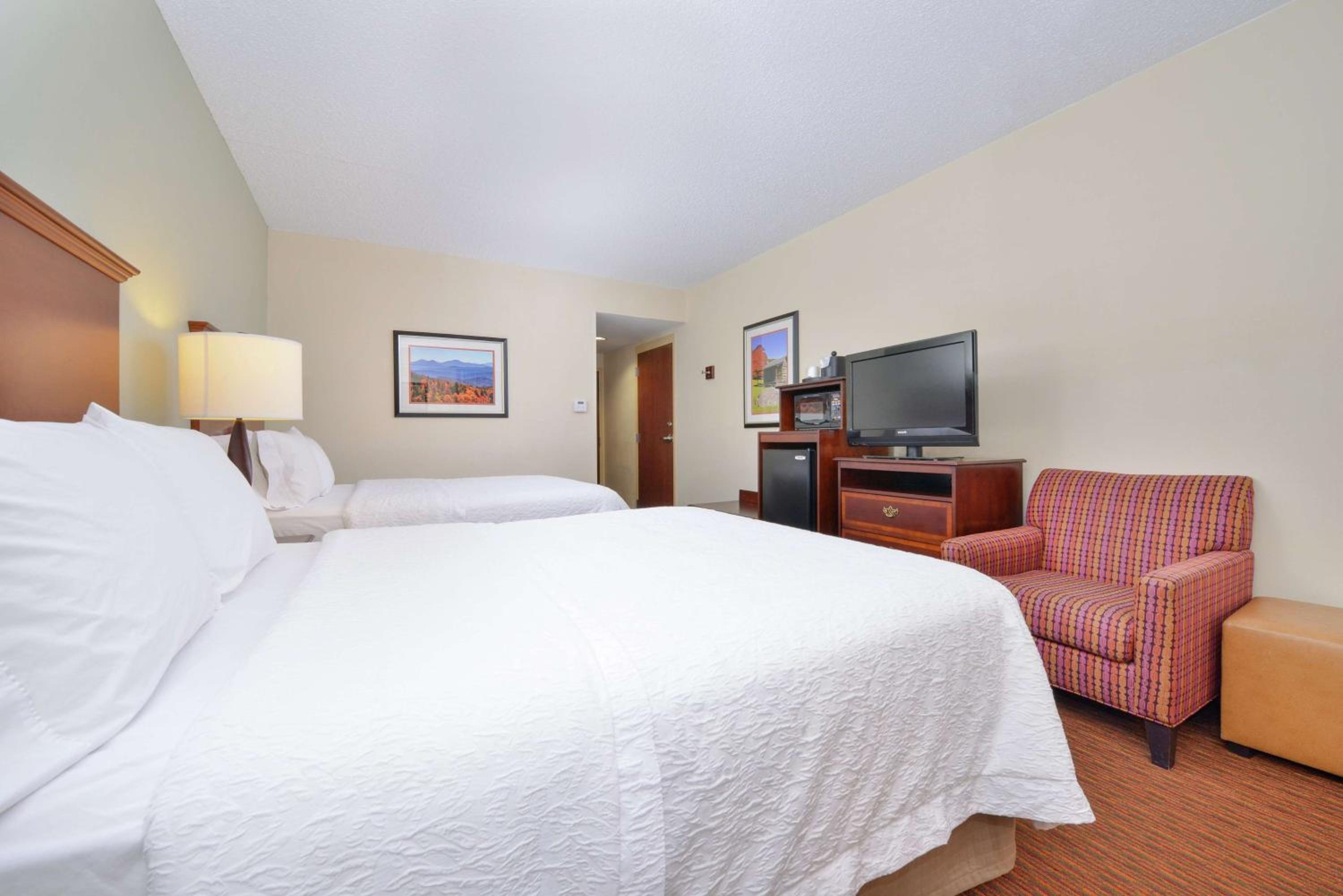 Room with Two Queen Beds - Non-Smoking - Photo 4