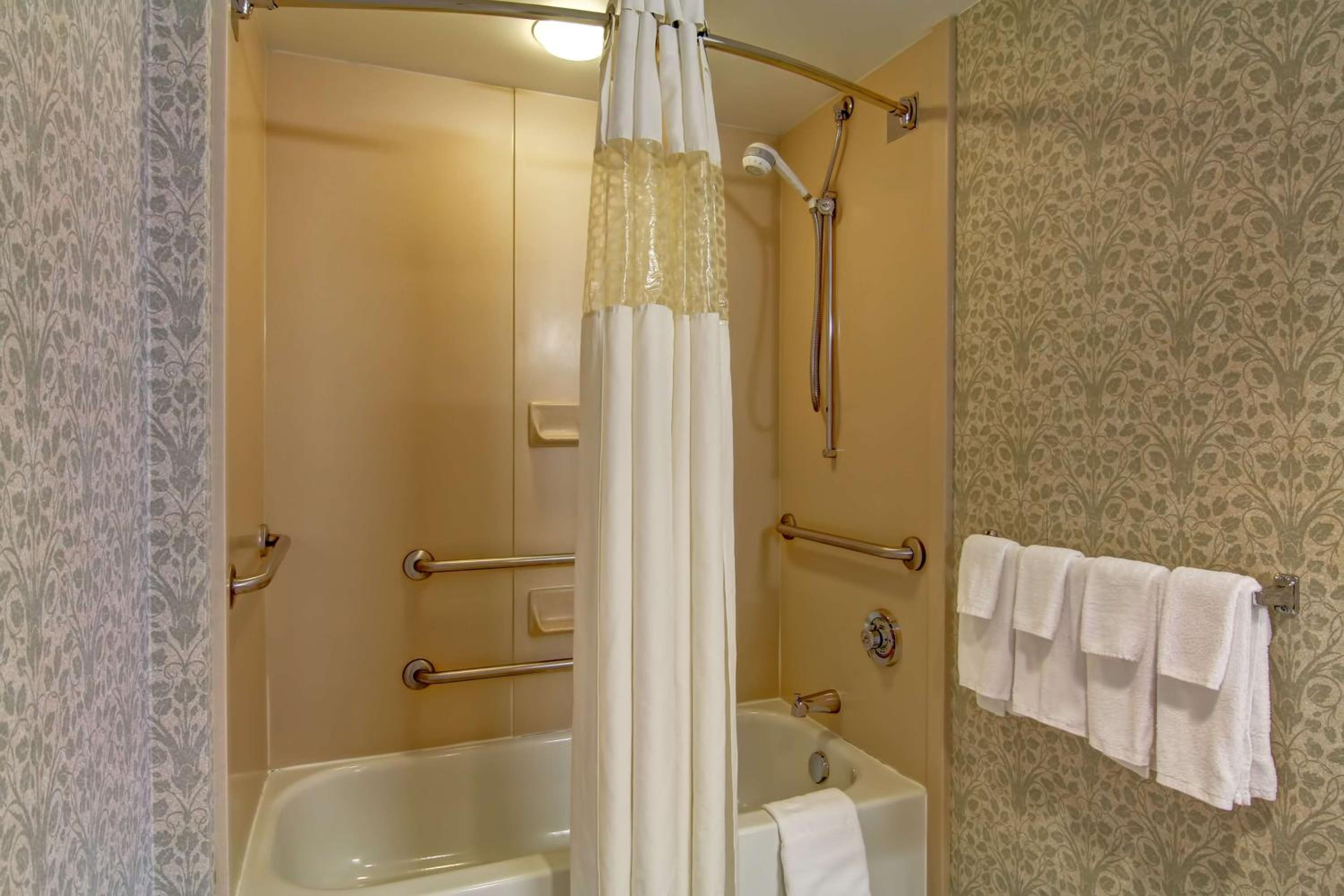 Queen Room with Two Queen Beds - Mobility and Hearing Access/Non-Smoking - Photo 2