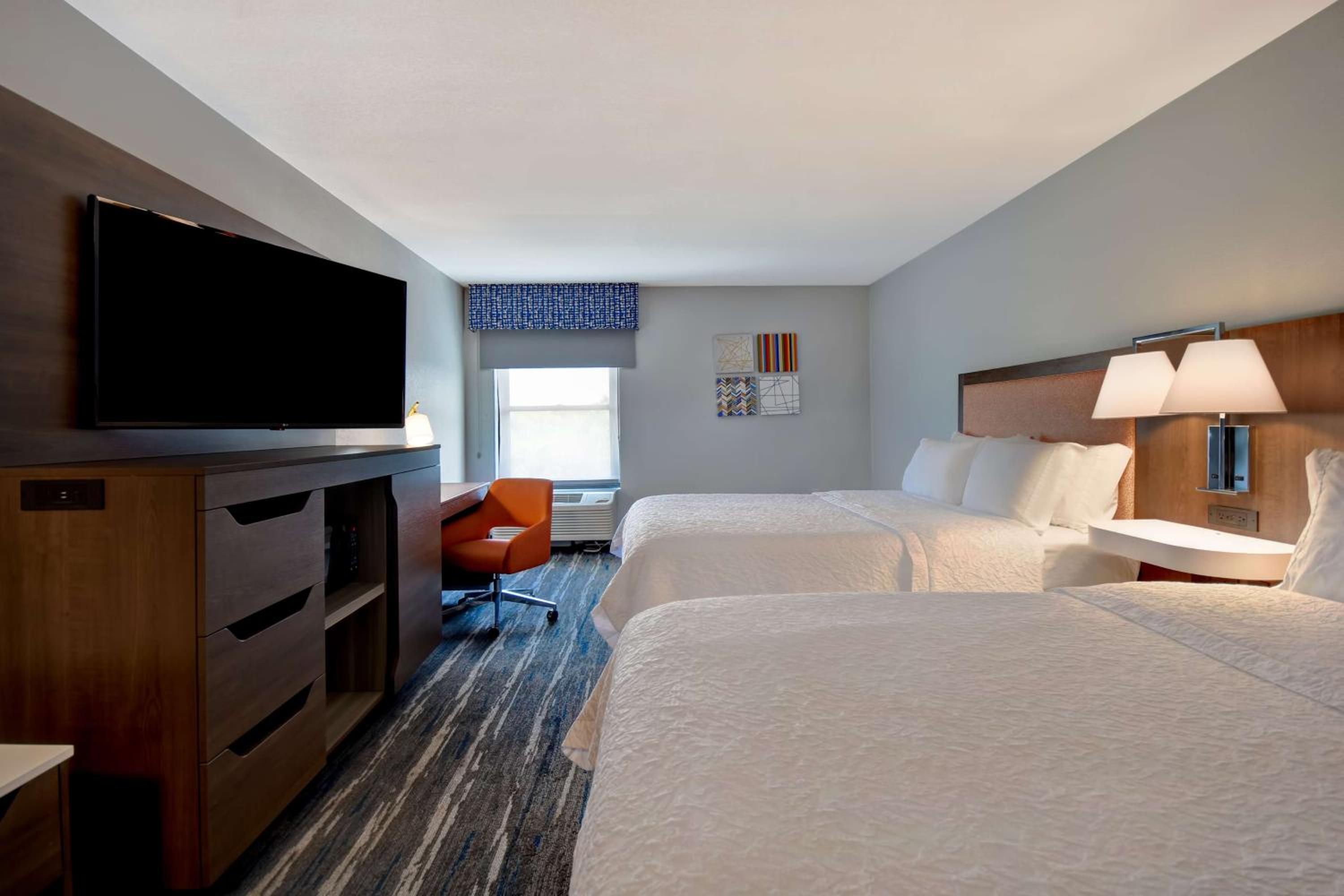 Queen Room with Two Queen Beds - Mobility and Hearing Access/Non-Smoking - Photo 4