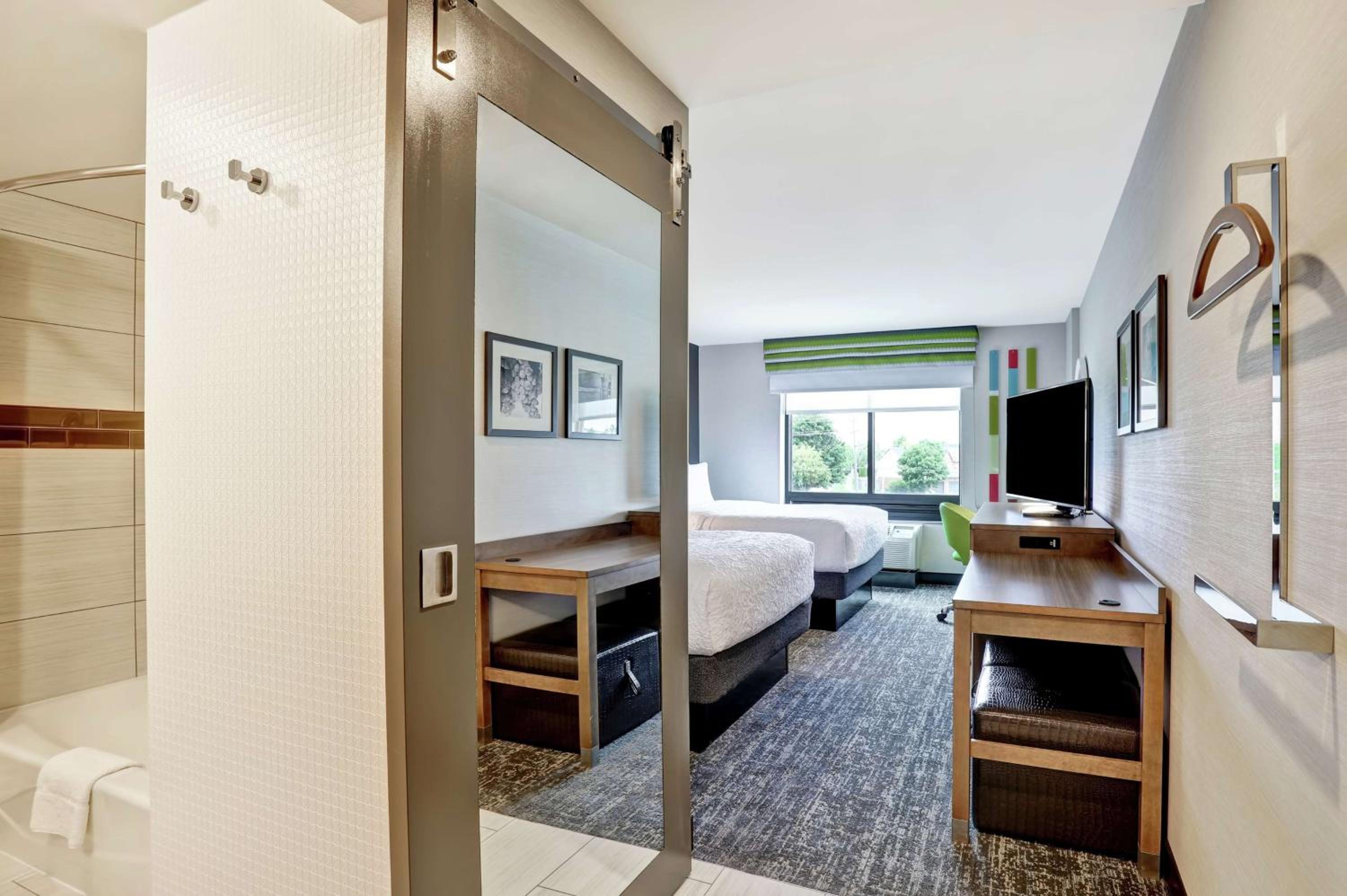 Double Room with Two Double Beds - Non-Smoking photo 2
