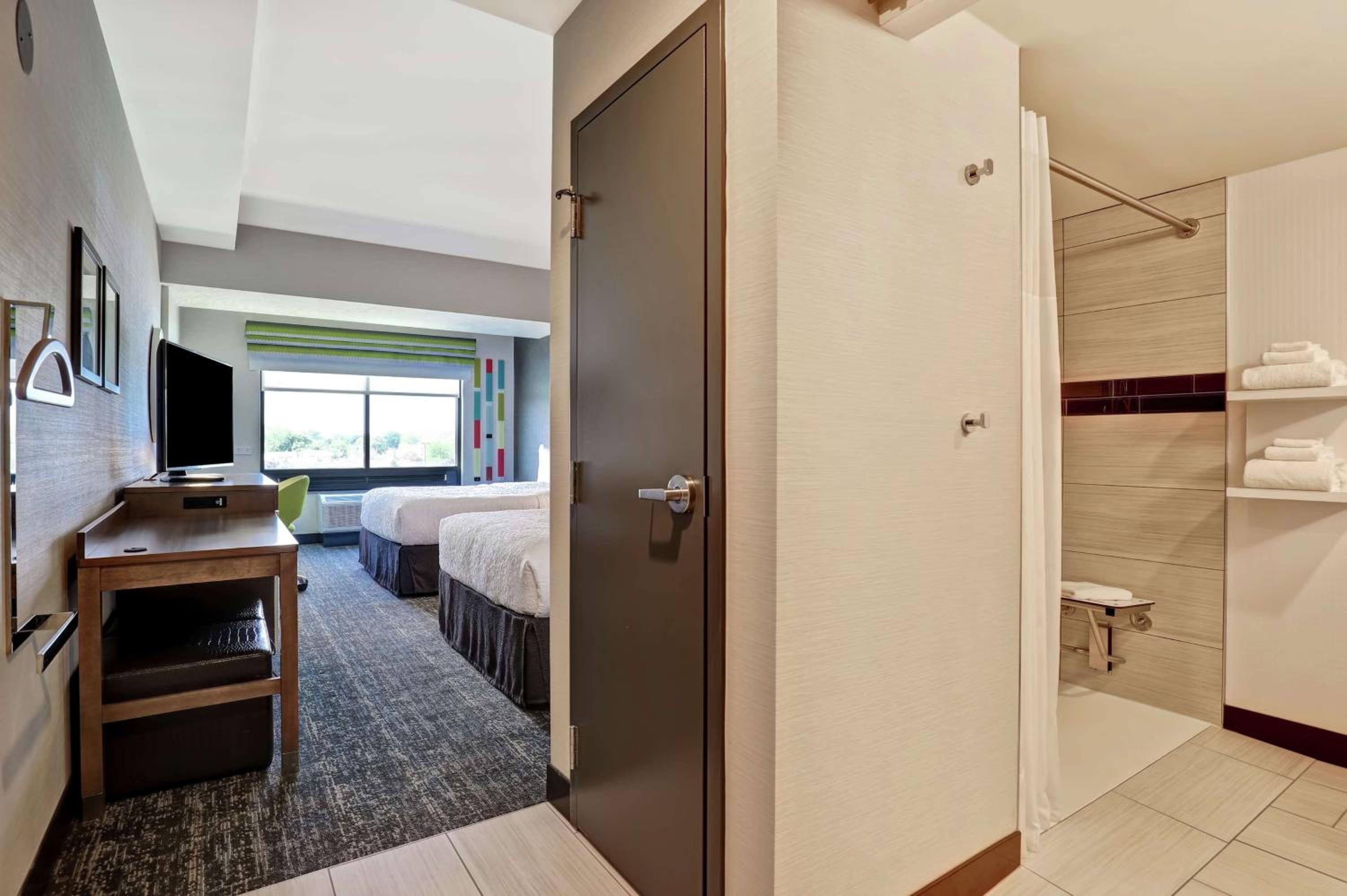 Queen Room with Two Queen Beds and Roll-In Shower - Mobility Access photo 1