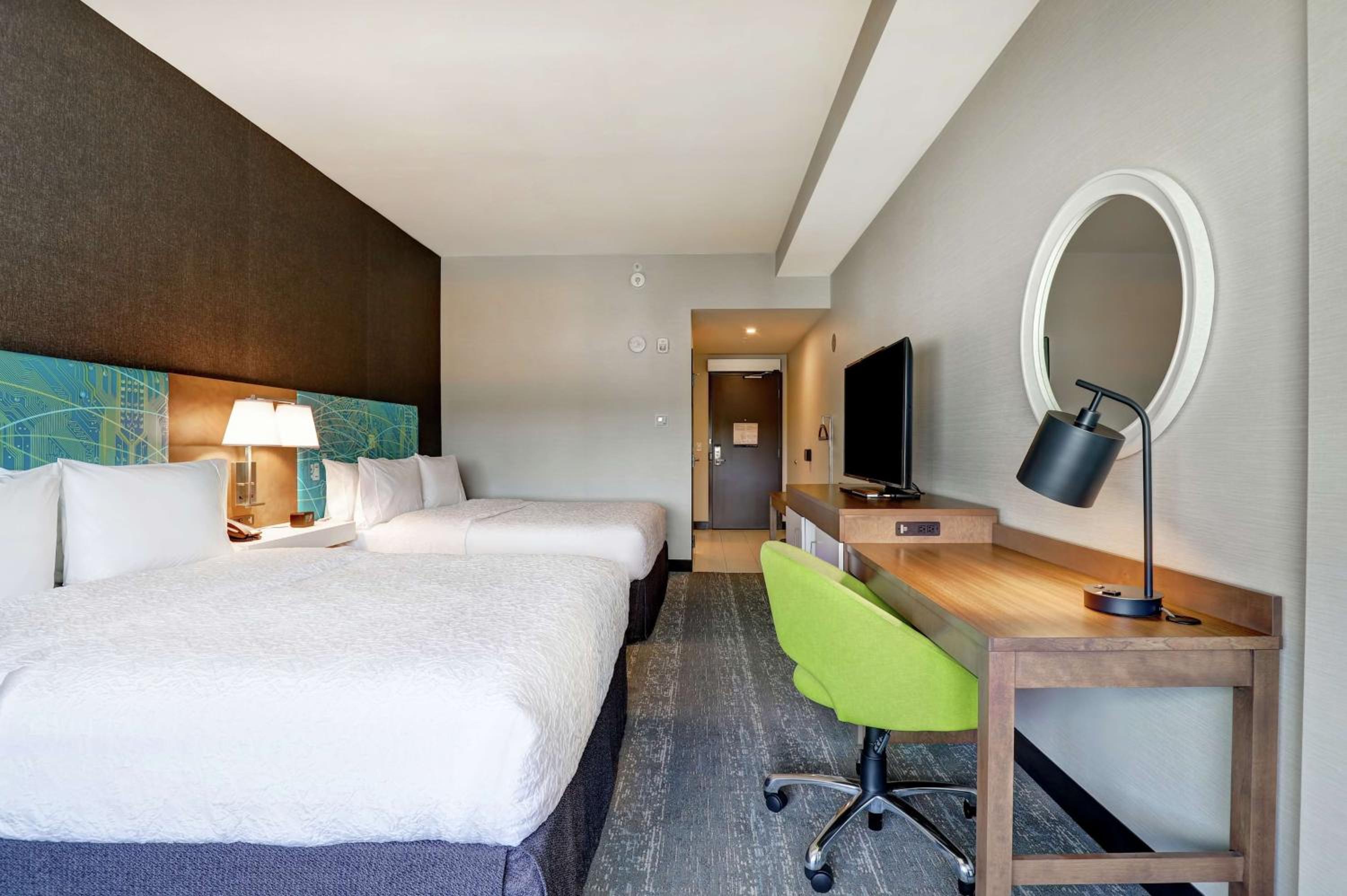 Queen Room with Two Queen Beds and Roll-In Shower - Mobility Access photo 2