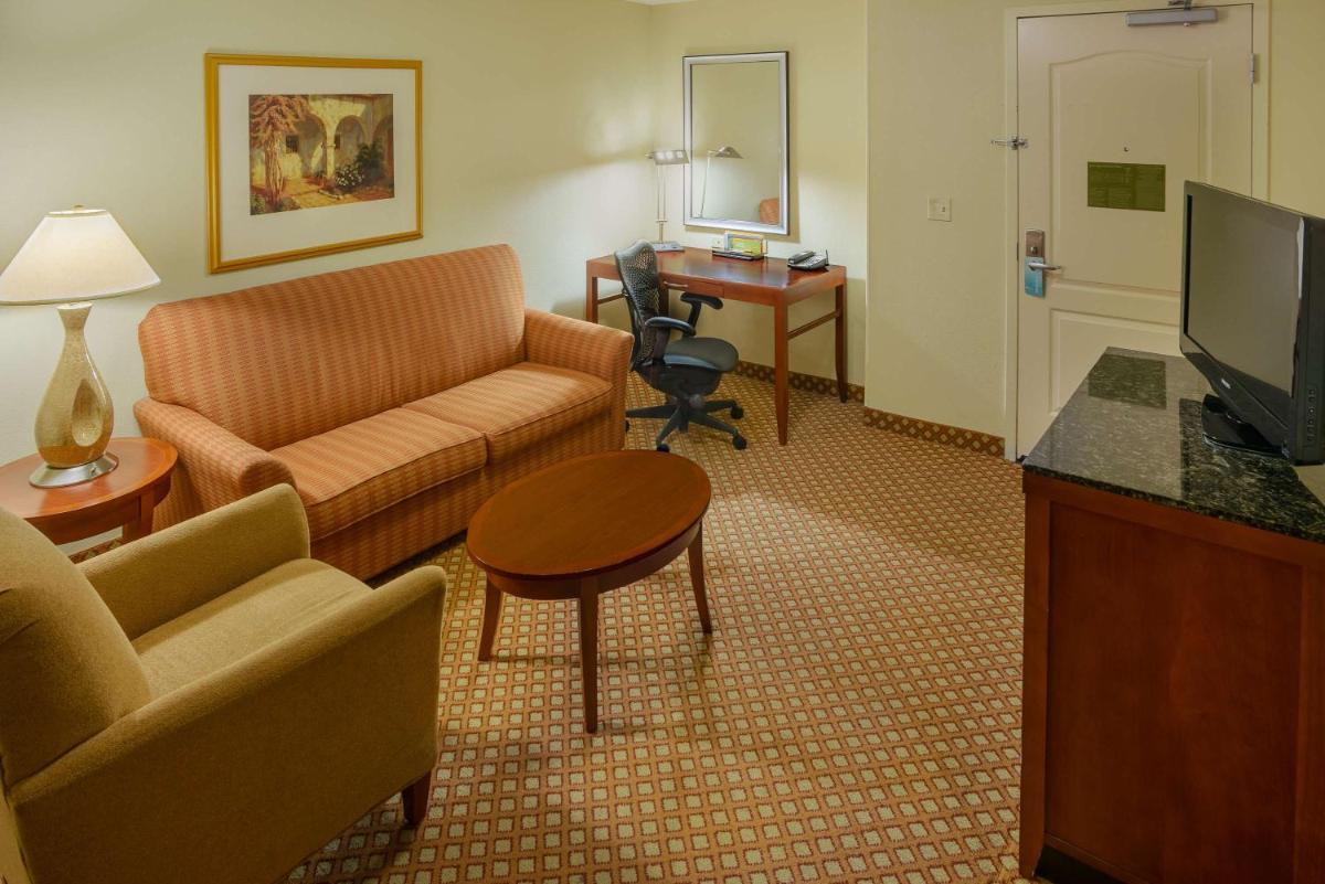 Deluxe King Room photo 3