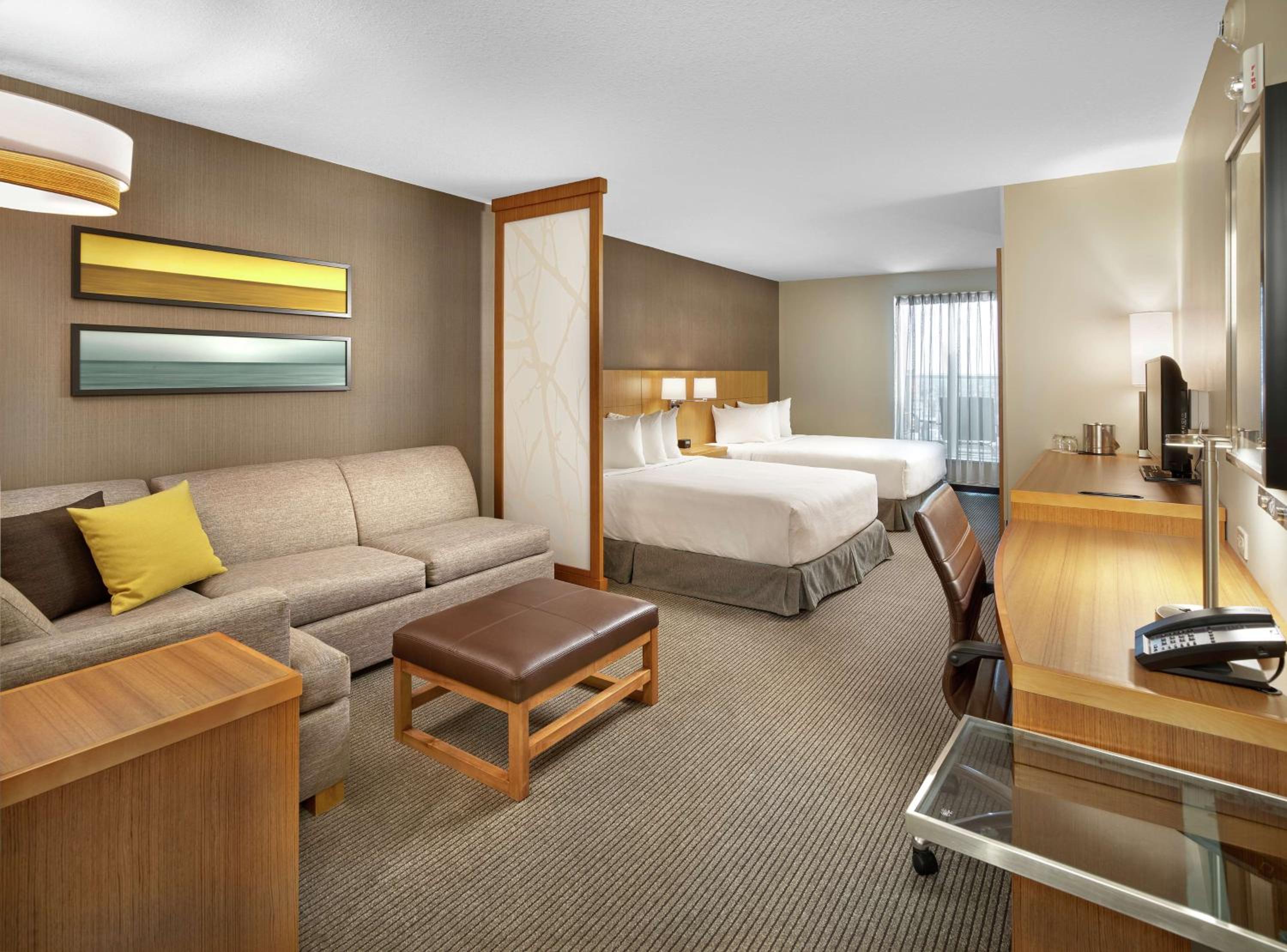Queen Room with Two Queen Beds and Bath Tub - Mobility Access