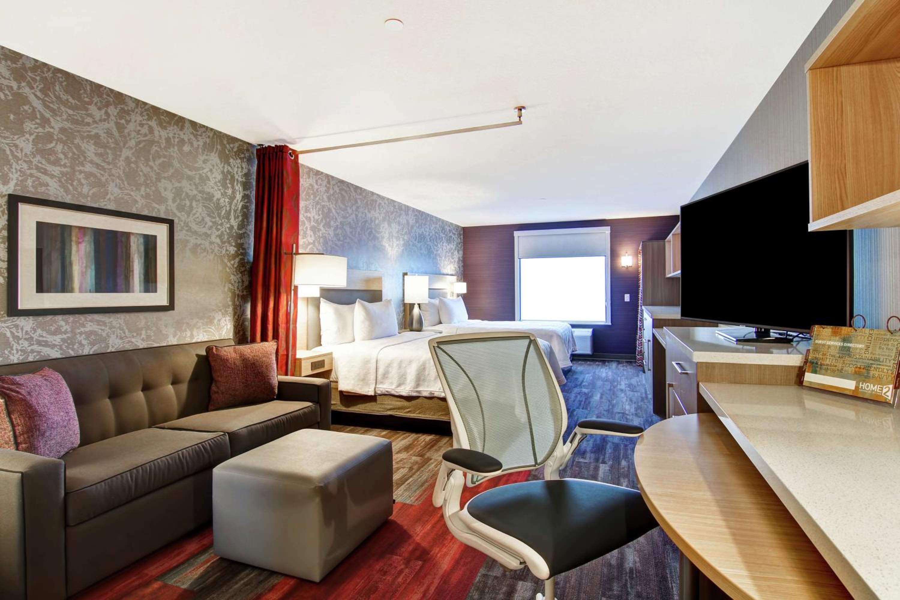 King Suite with Roll-In Shower - Mobility and Hearing Access/Non-Smoking