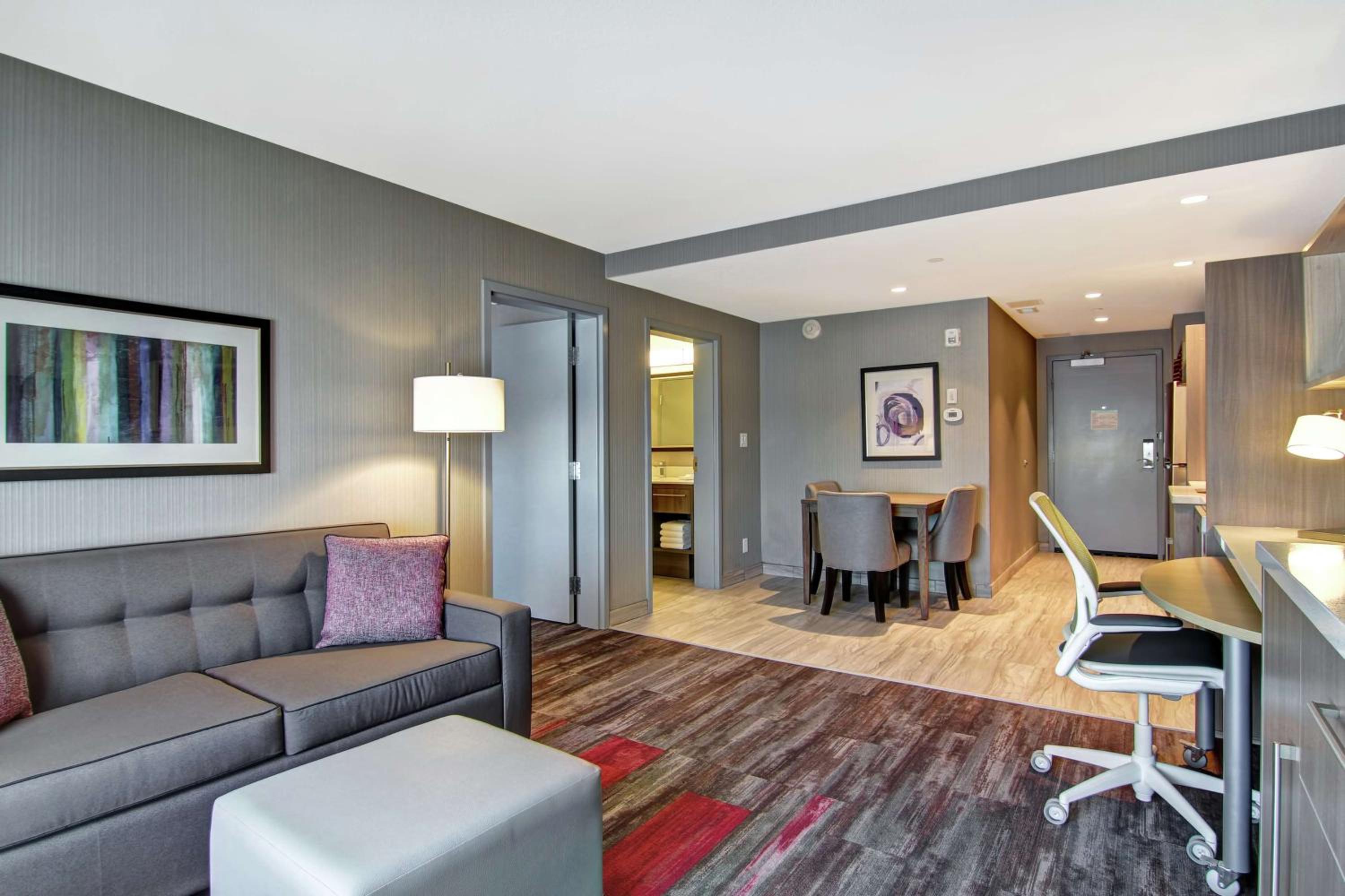 One-Bedroom King Suite - Non-Smoking