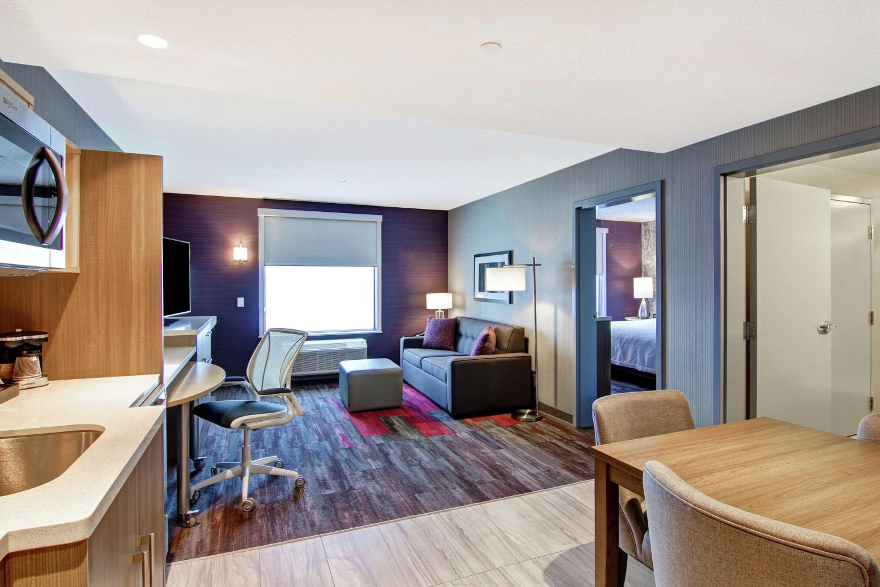 One-Bedroom King Suite - Non-Smoking