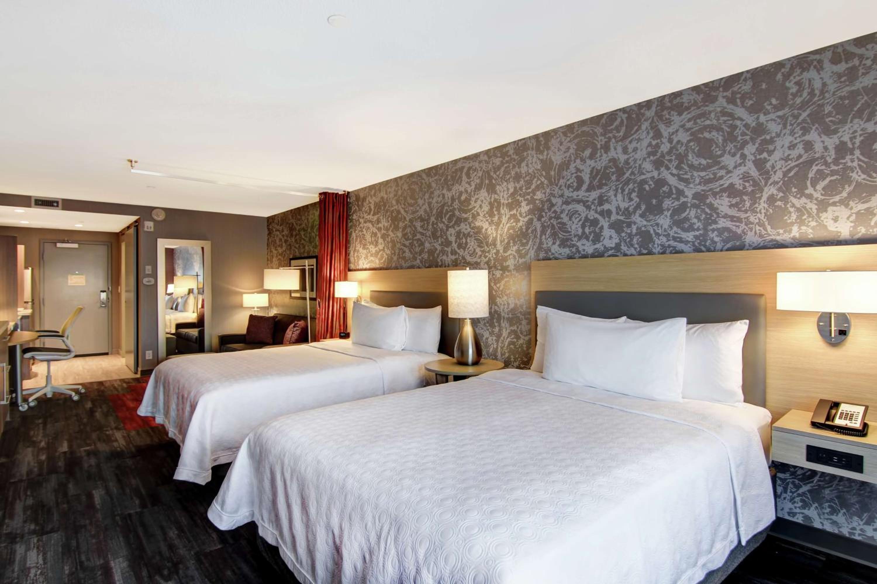 King Suite with Roll-In Shower - Mobility and Hearing Access/Non-Smoking