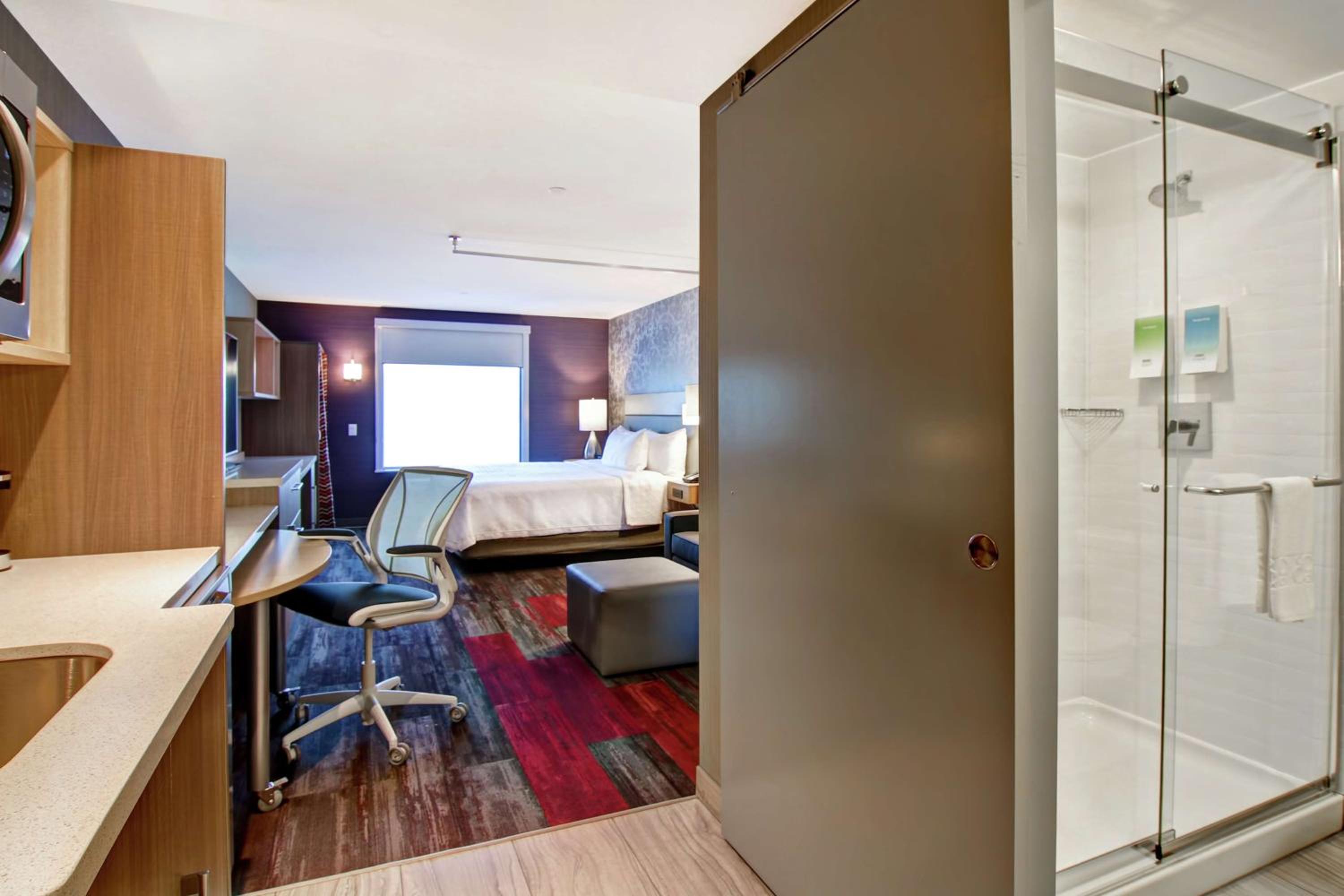 Available room thumbnail 5