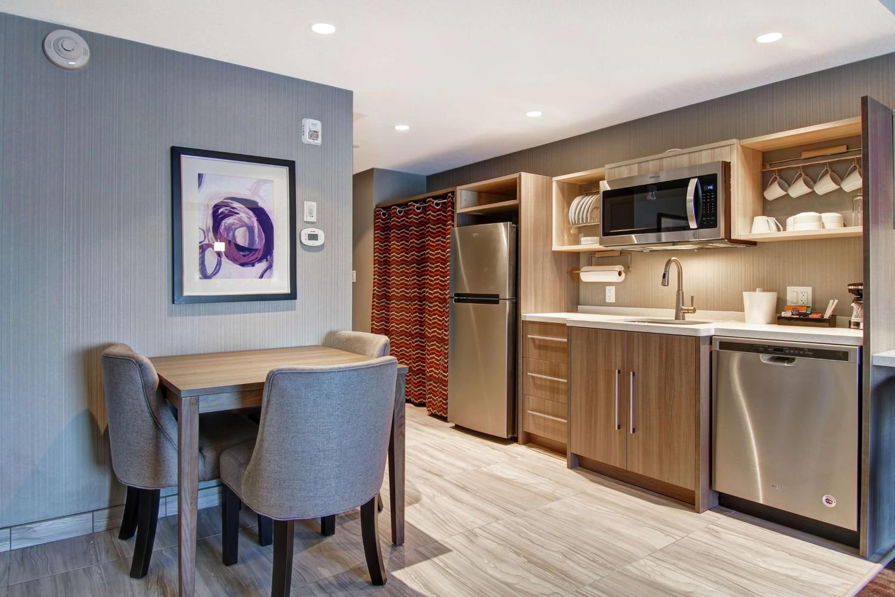 One-Bedroom King Suite - Non-Smoking