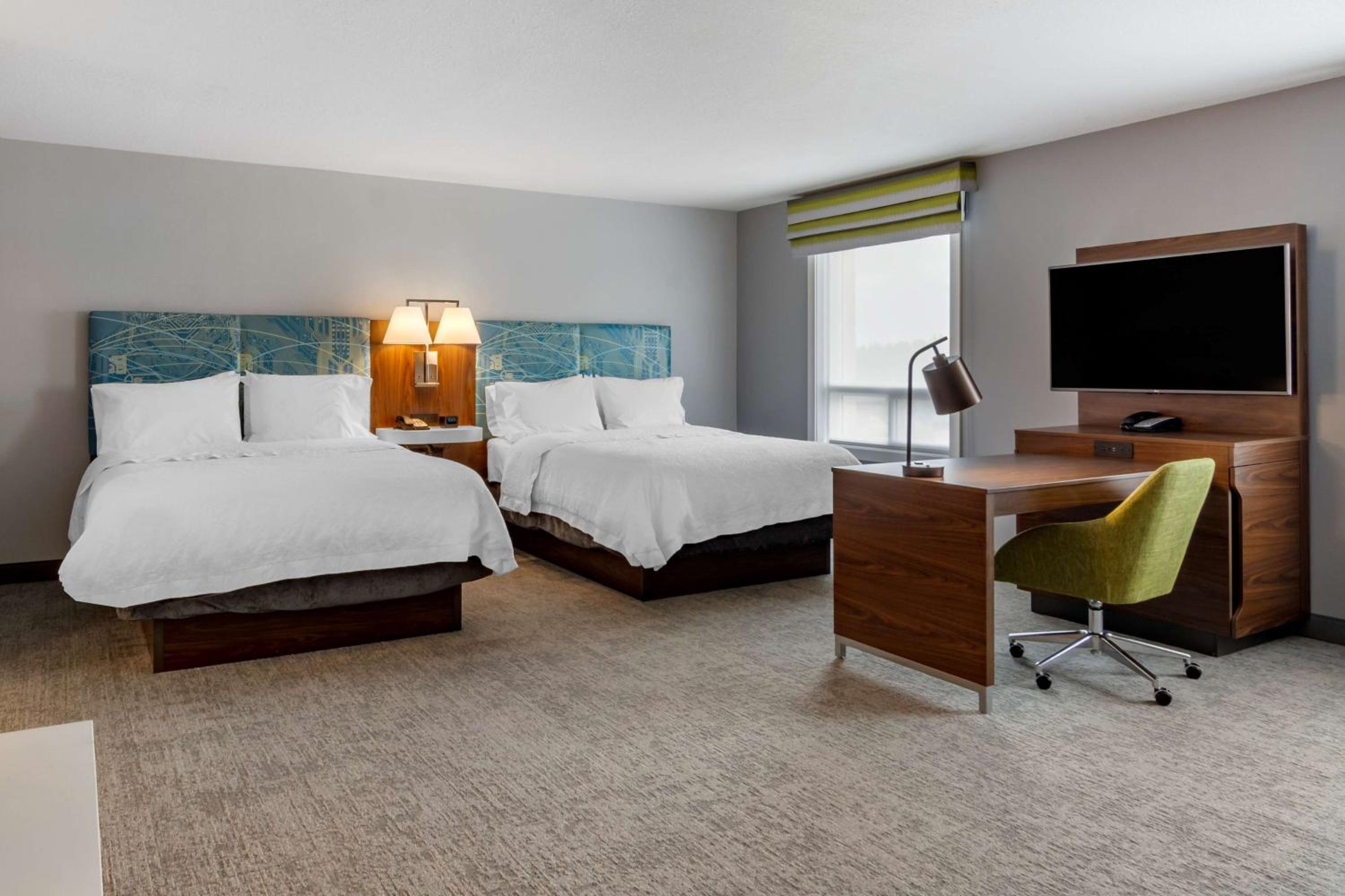 Room with Two Queen Beds - Non-Smoking - Photo 3