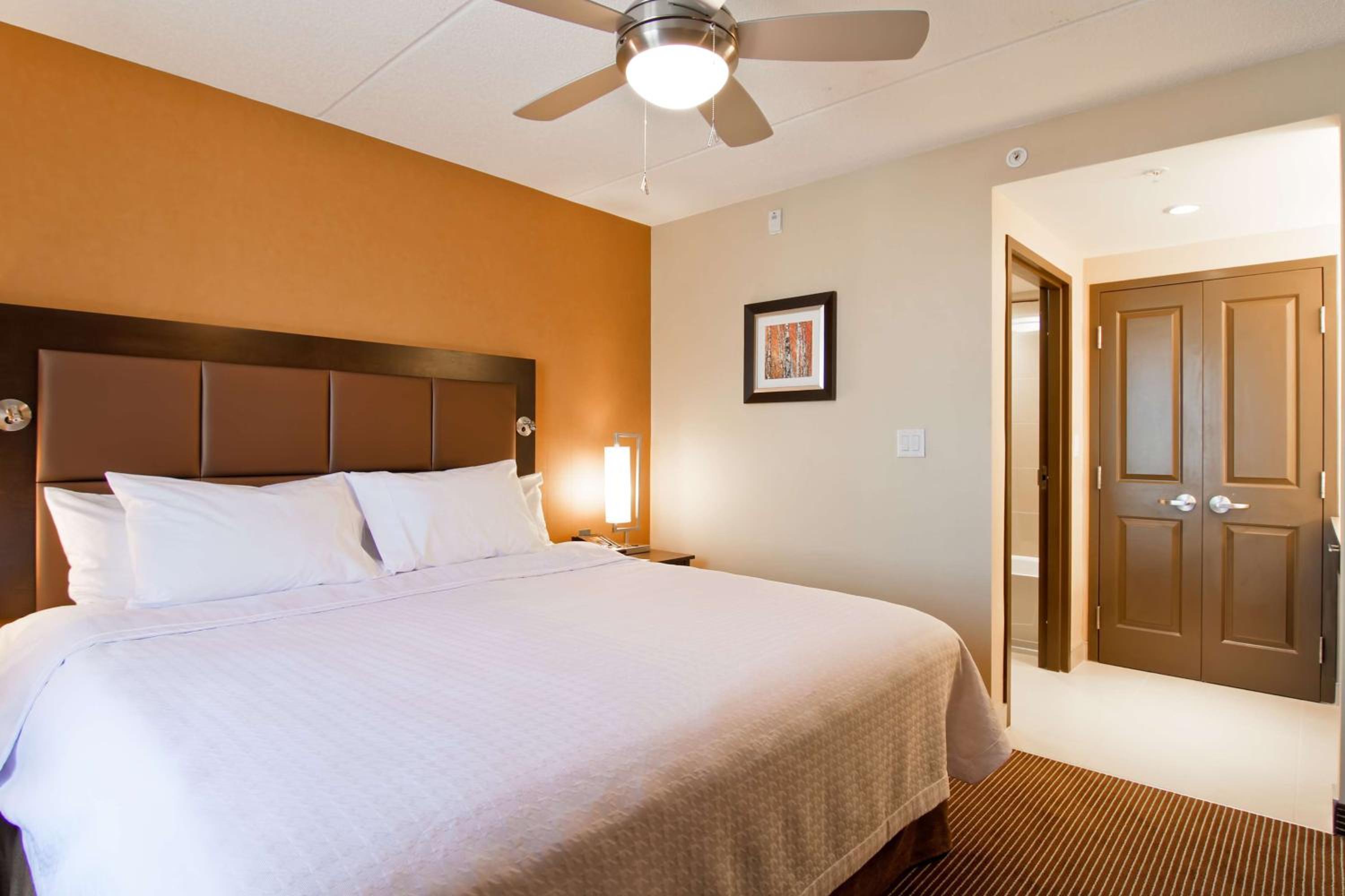 One-Bedroom King Suite - Non-Smoking photo 1